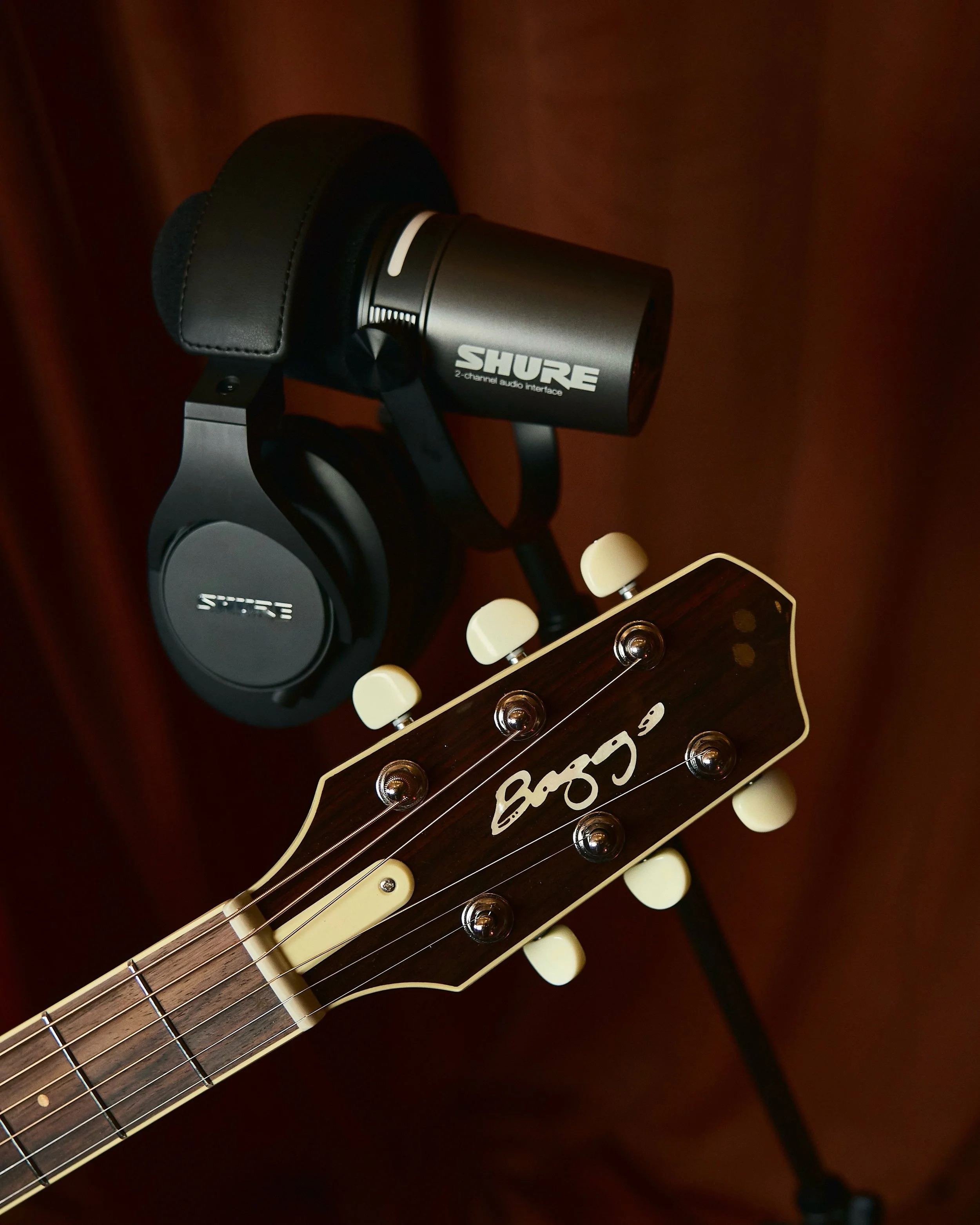 Last chance to win in our Ultimate Singer-Songwriter Giveaway!

We teamed up with our friends at @shure to bring you your dream home studio setup, including:

☑️ The Baggs Guitar AEG-1: For your best live acoustic performance, every time.
☑️ The Shur