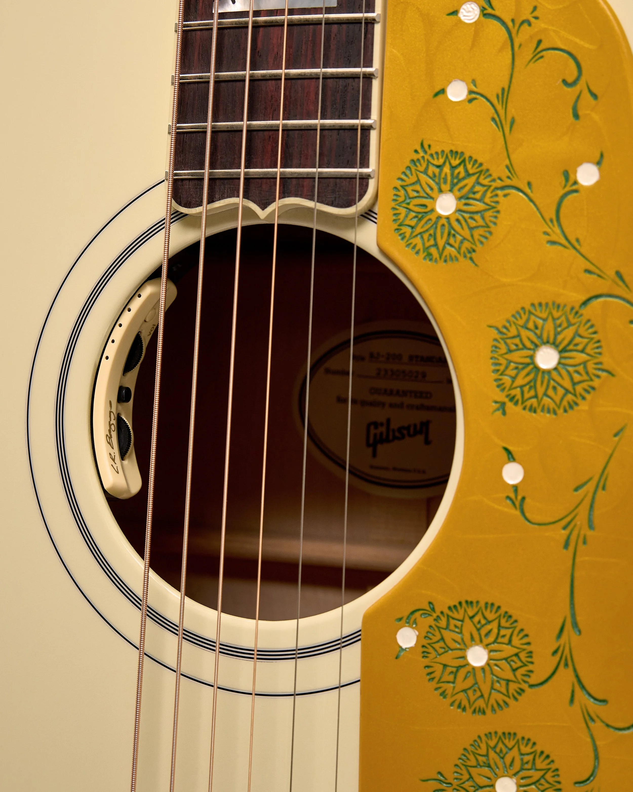 We had the pleasure of installing our award-winning Anthem in&nbsp;@ellalangleymusic&rsquo;s Gibson Dandelion guitar at our workshop in Nashville. 

Ella played this at the ACM Awards, where she had 7 nominations and 7 wins! 

Congrats, Ella! Thanks 