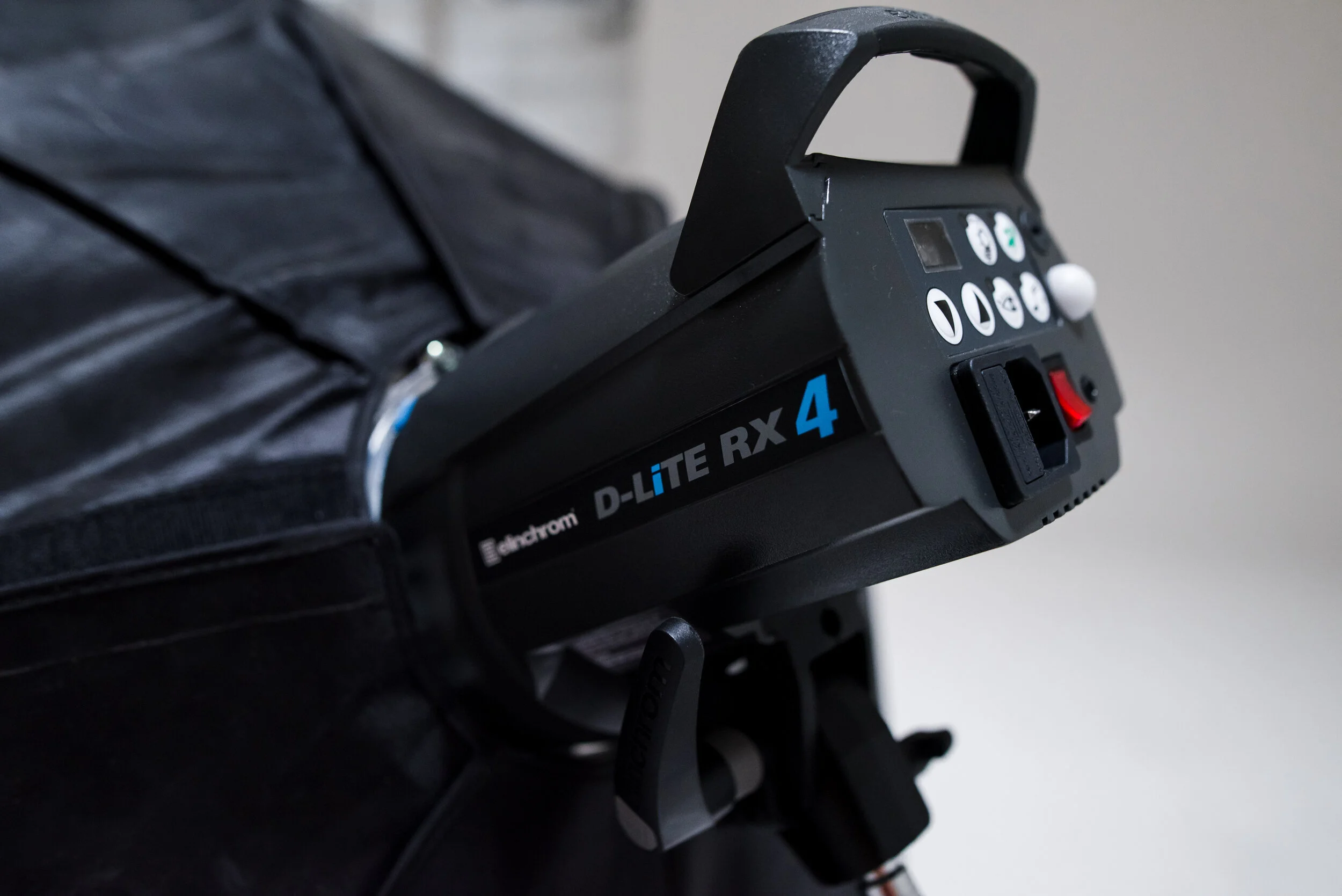 Elinchrom D-lite rx4 w/ 3' Elinchrom Softbox (Light Set) - $25