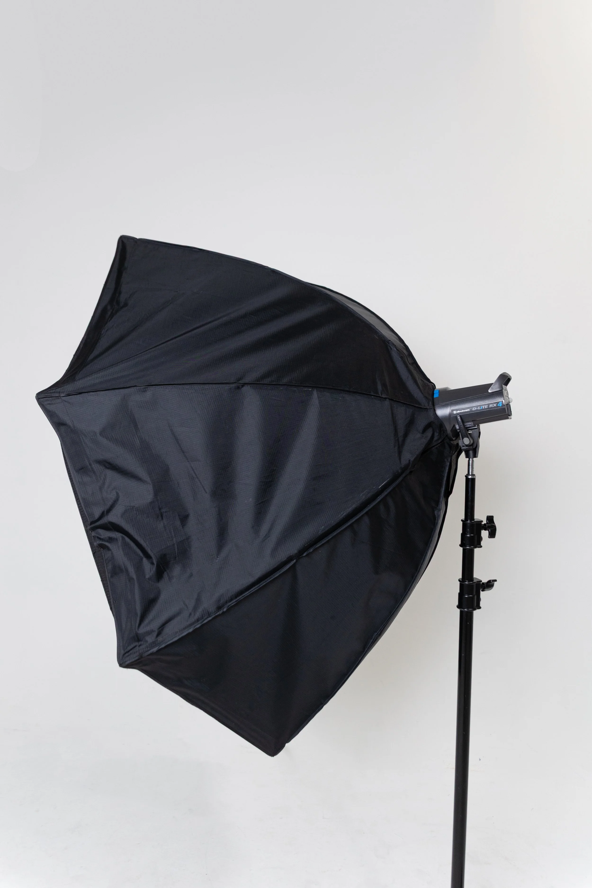 Elinchrom D-Lite RX 4 with 6' Fovitec Octabox - $32
