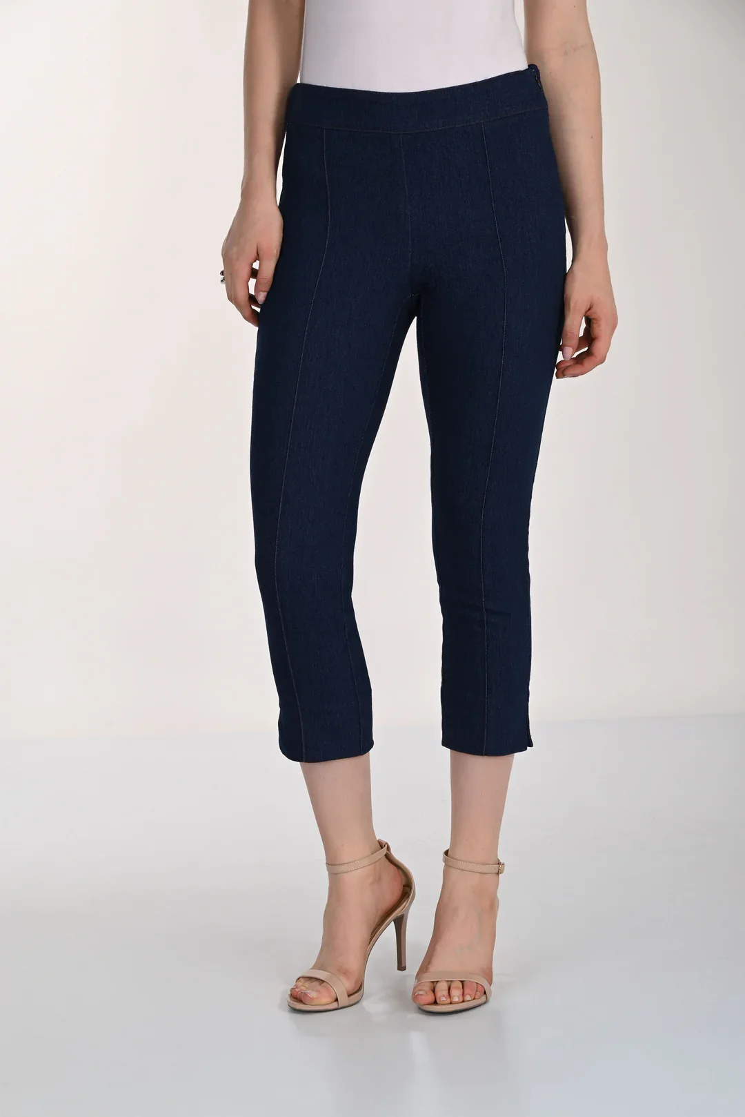 Frank Lyman Slim Cropped Jeans