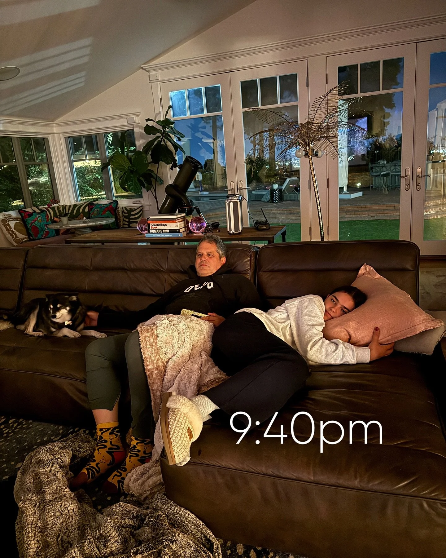 #OneDayHH 9:40pm // Home. Some snuggles on the couch. Some tv. (Starting 5 on Netflix. Yeah we really love basketball.) 

Winding down. I&rsquo;m ready for my shower and book and bed.