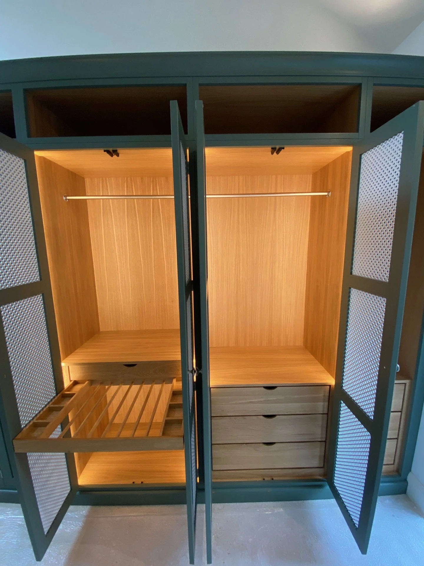 Broomlands wardrobes 1.jpg