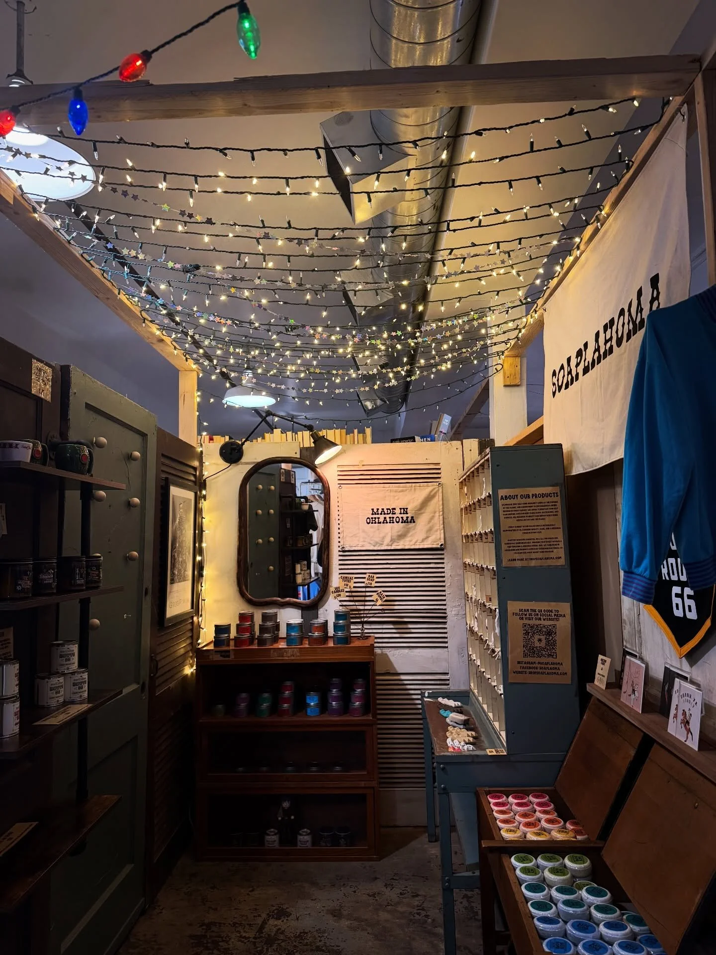 We were a lil sad to say goodbye to all our holiday decorations, but it feels so good to be refreshed!! This lil booth of ours is forever evolving and that&rsquo;s just the way we like it!!! ❤️&zwj;🔥