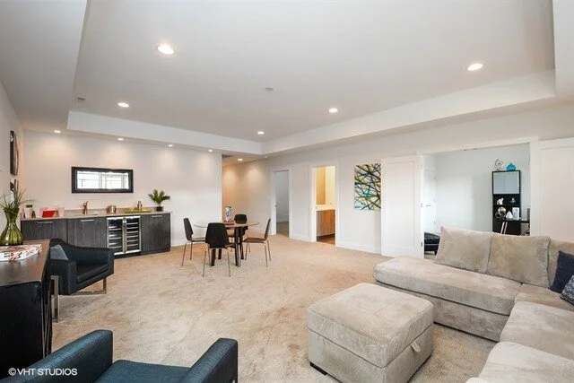 2432_W_Chicago2.jfif