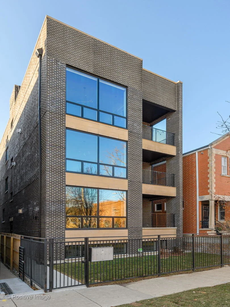 2508 N Greenview Ave - 4 Unit Building