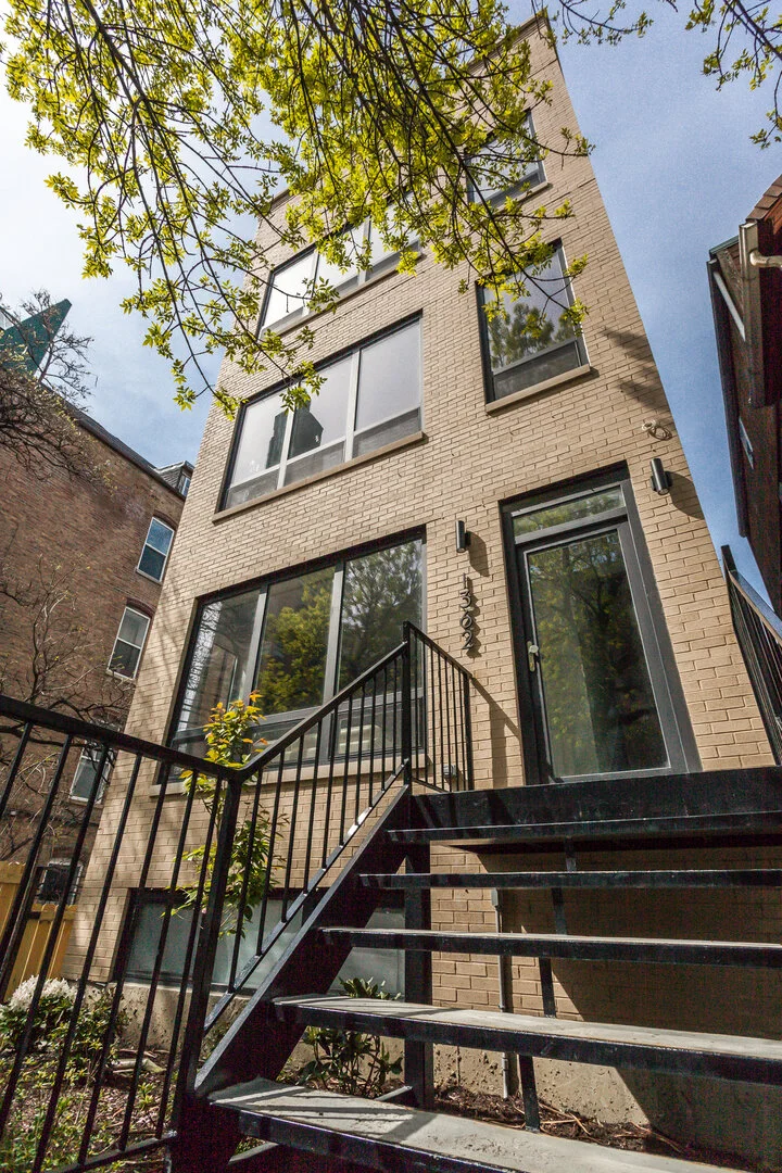 1362 W Evergreen Ave - 3 Unit Building