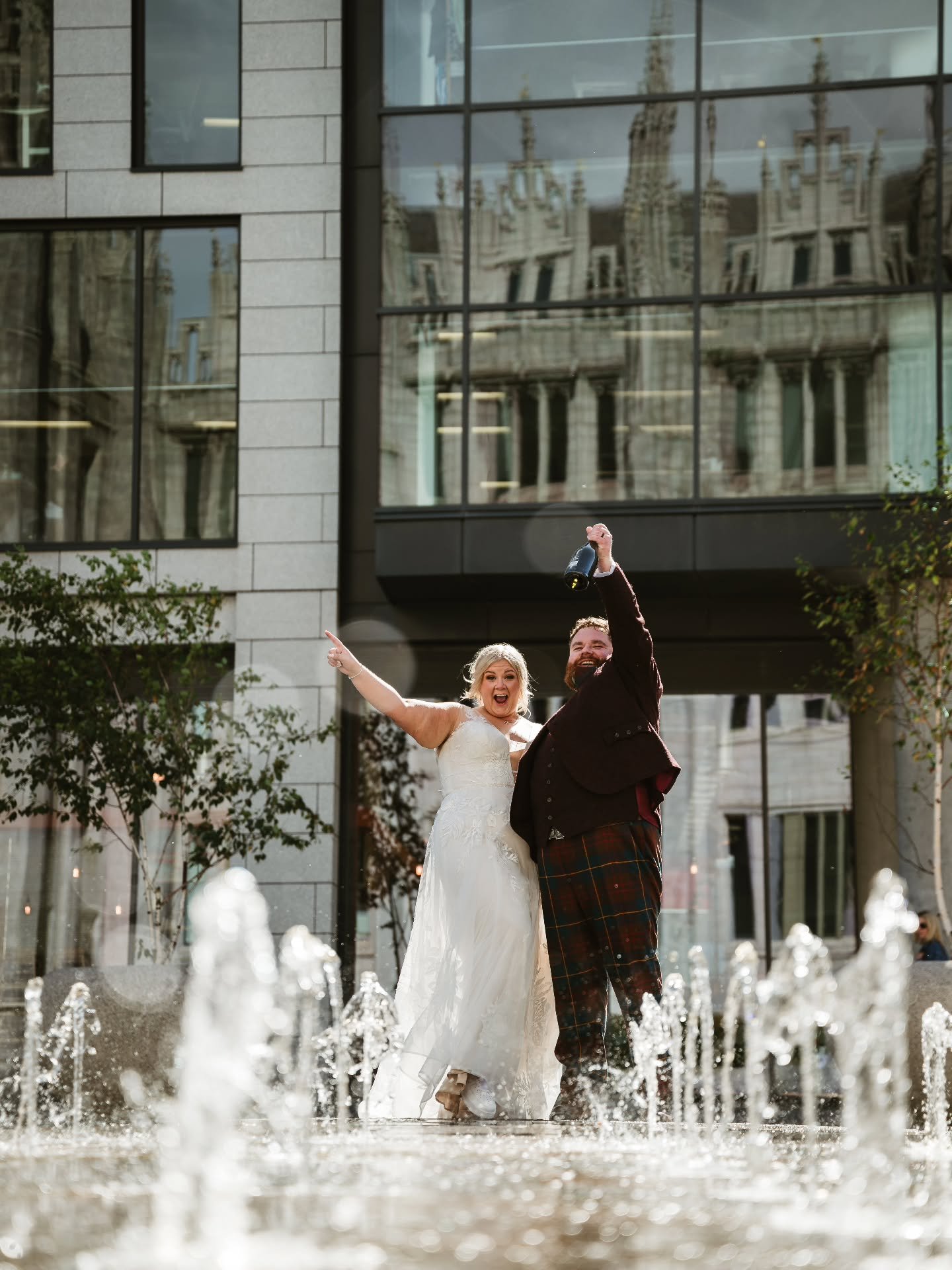 Cannot wait for warmer weather, bring on the prosecco and fountains in the sun! 

#aberdeenweddingphotographer #marischalcollegewedding #aberdeenbride