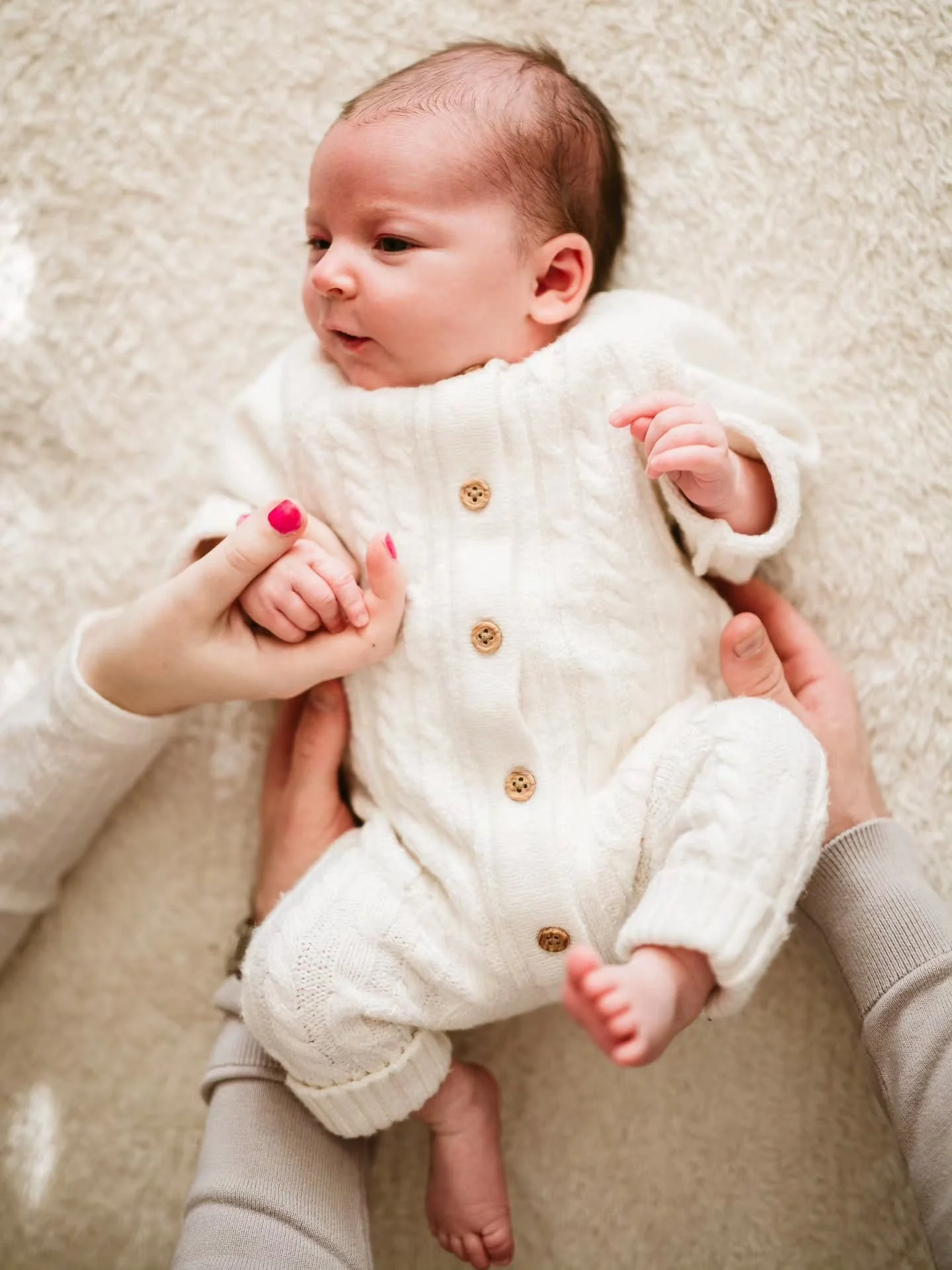 Something a little different today from me.

I recently had the absolute pleasure to photograph the gorgeous baby girl Lucia for her mummy Beth @bethbuchxx and daddy Luc. 

I first met Beth around 6 years ago when I photographed her 2 new babies, dog