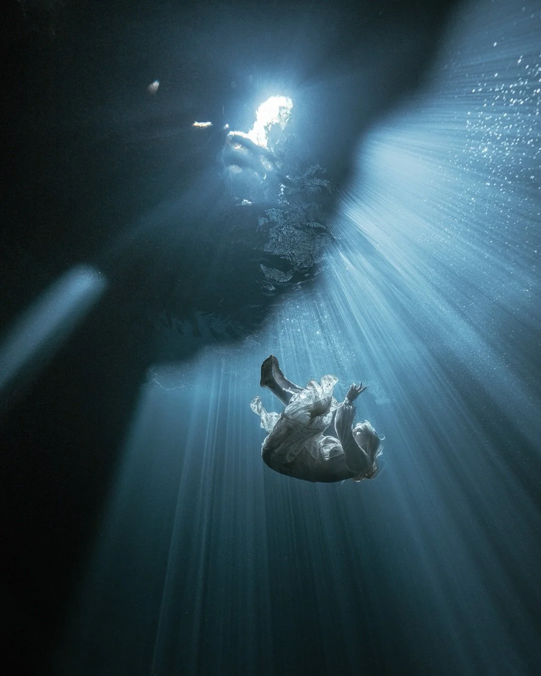 Suspended in time ✨
One of my favourite memories. Hours beneath the surface, floating between worlds, watching the light shift and shimmer with every movement.

The endlessly graceful @jessiealeece in frame. 💙

Underwater | slow art |