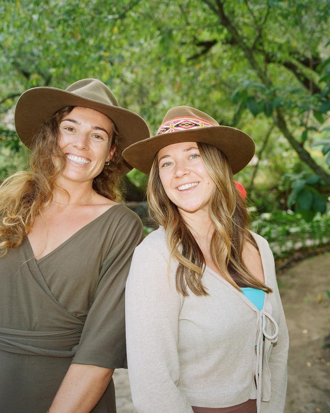 &bull; WORLDS TOGETHER &bull;

A sense of belonging.
A gathering in community.
A merging of rituals and insight.
A place to trust in wholeness over fixing.

One from America with a deep and beautiful passion for cyclical living @find.your.flow_ , the