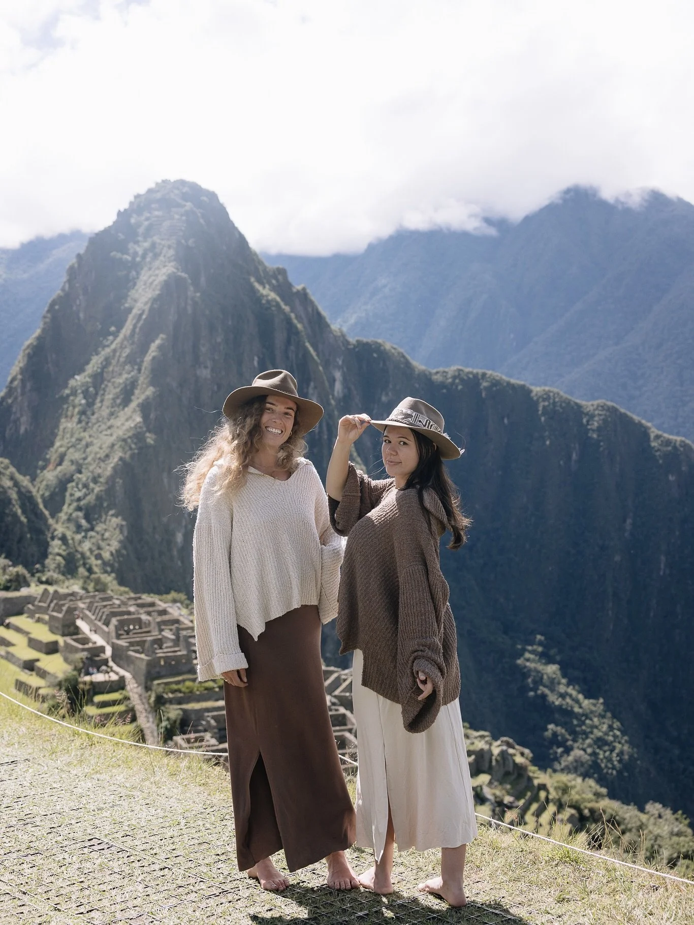 &amp; maybe the whole point was to feel the mystical magic of the mountains?!! 💭⛰️

To experience it all. 🥹✨

In nature, wearing nature @indigoluna.store

Captured by the beautiful @lexitruesdalephotos