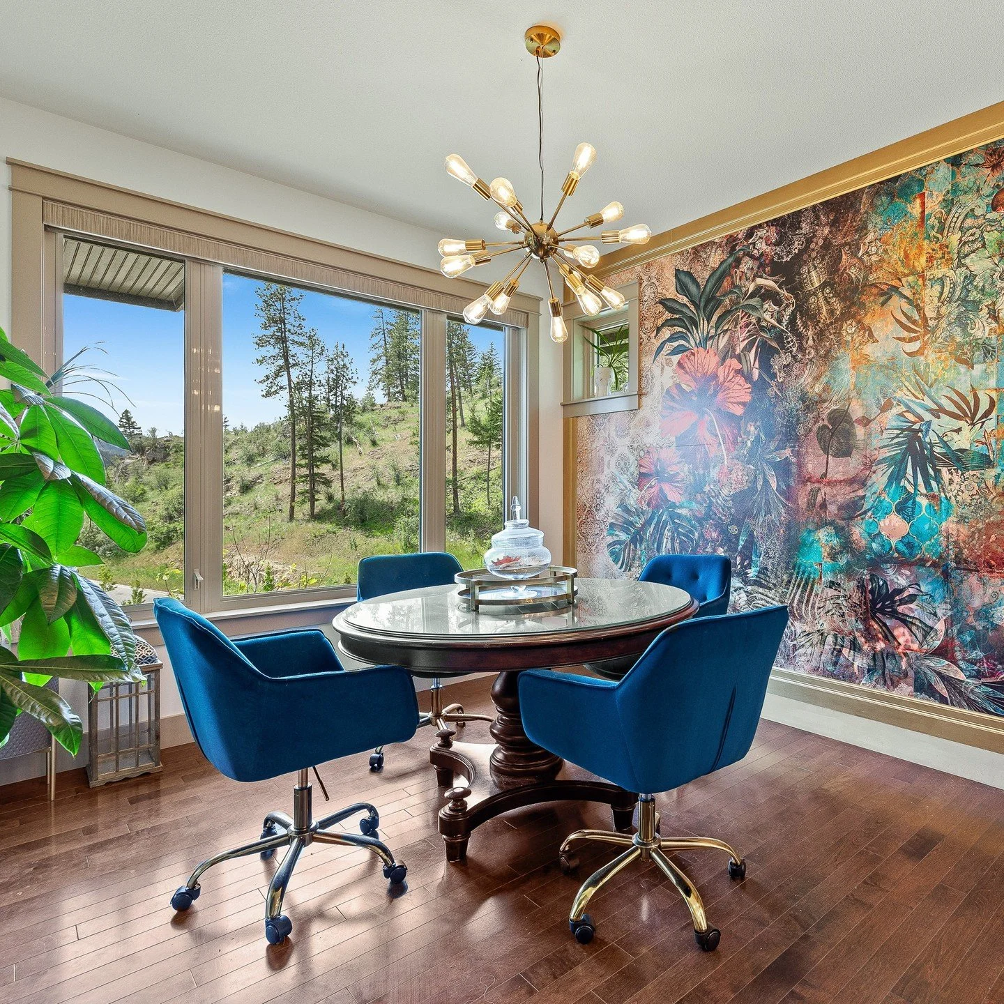 Lovely dining rooms we've photographed from across the Okanagan. (part 2=3)
.
.
#KelownaRealEstate #OkanaganHomes #KelownaProperties #OkanaganRealEstatePhotography #OkanaganLiving #KelownaHouses #RealEstatePhotographer #KelownaPhotography #OkanaganVi