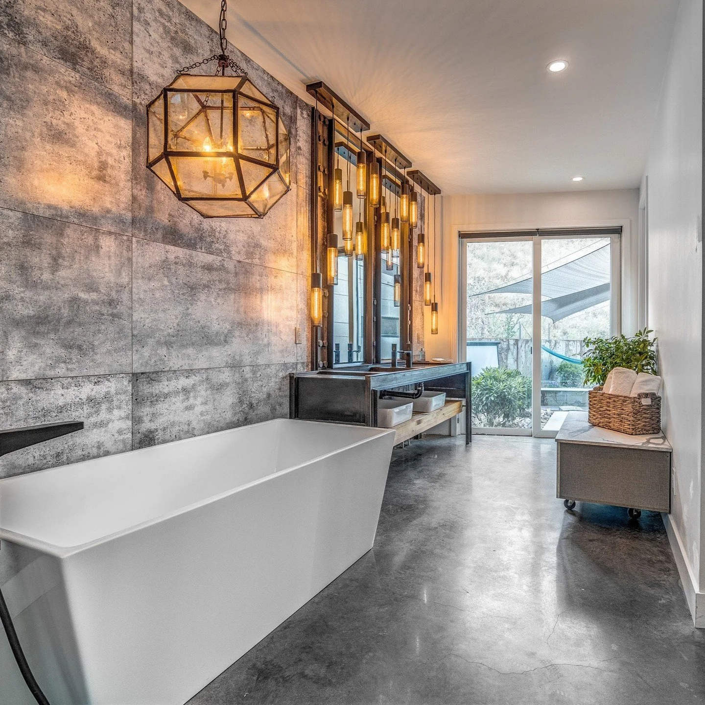 More bathrooms we loved shooting. (part 5)
.
.
.
#KelownaRealEstate #OkanaganHomes #KelownaProperties #OkanaganRealEstatePhotography #OkanaganLiving #KelownaHouses #RealEstatePhotographer #KelownaPhotography #OkanaganViews #KelownaLife #LuxuryHomesKe