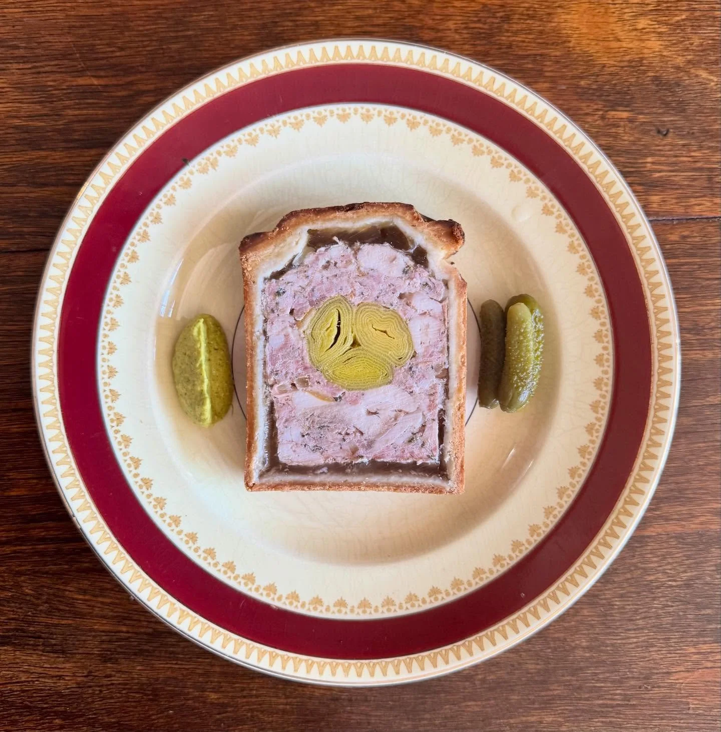 &ldquo;P&acirc;t&eacute; en Cro&ucirc;te Poulet Citron et Poireaux&rdquo;

#enterthroughthegiftshop