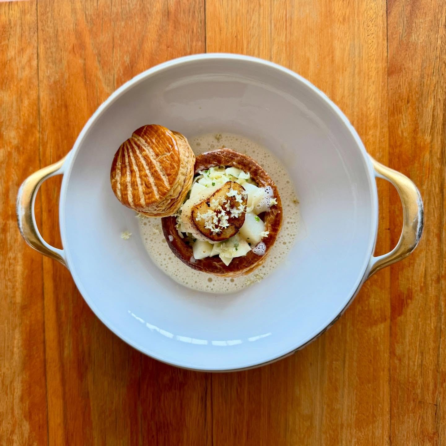 &ldquo;Vol au Vent&rdquo; of Scallops &amp; Fennel with a Champagne &amp; Elderflower Velout&eacute;.

Welcome back old friend. 

#enterthroughthegiftshop