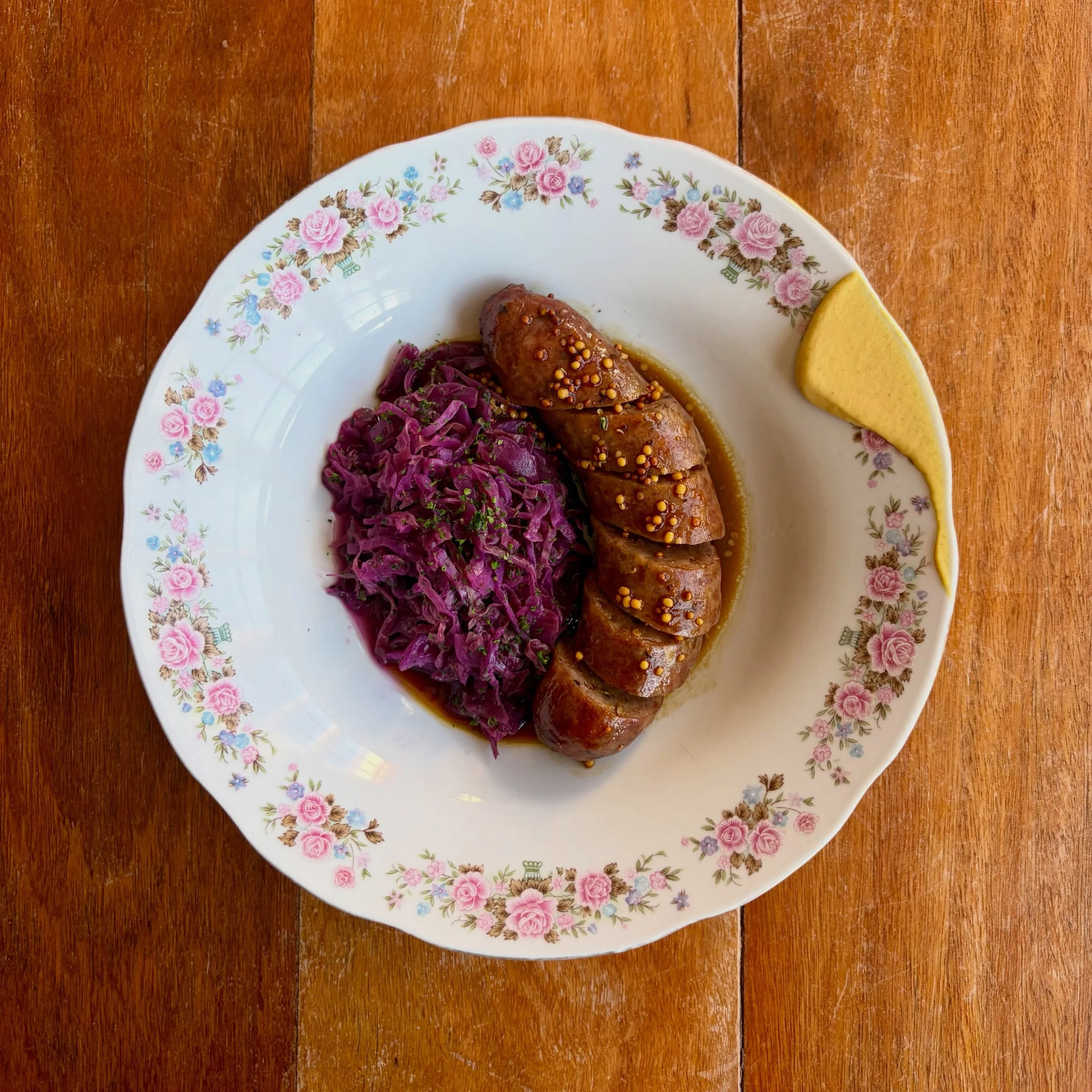 Vension Sausage,Sauerkraut &amp; Jus Moutarde.

Rude not to. 

#vivelacave