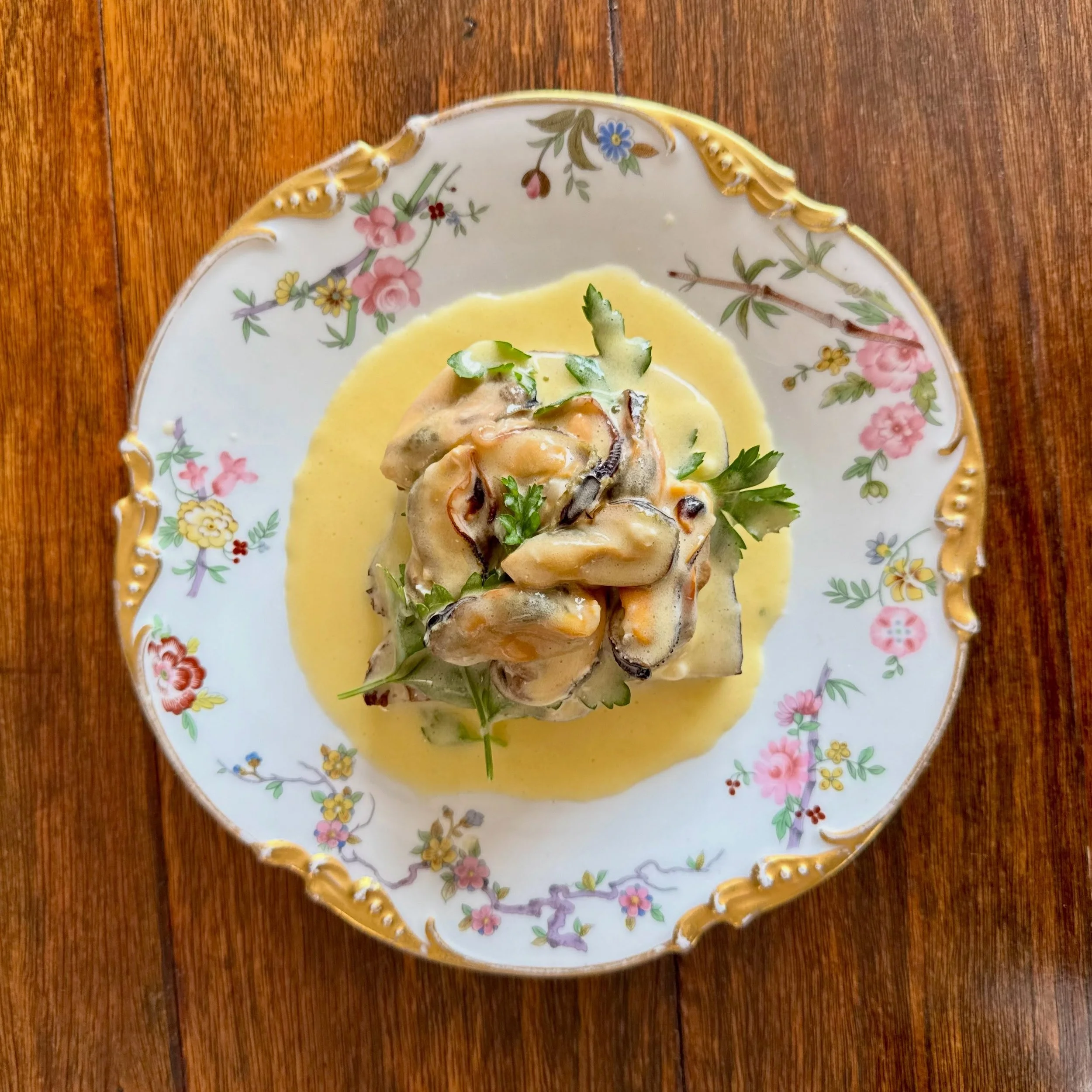 Iconic, Delicious and ready for the Fang.

Garlic Mussels on Toast. Always on the menu. 

#vivelacave