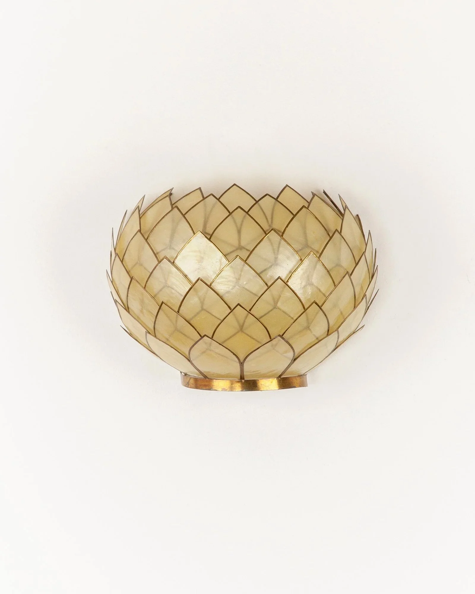 Aesthetiker+Wall+Light+Sconce+Capiz+Nacre+Flower+Petals+Brass_0013__MG_1369+-+B.jpg