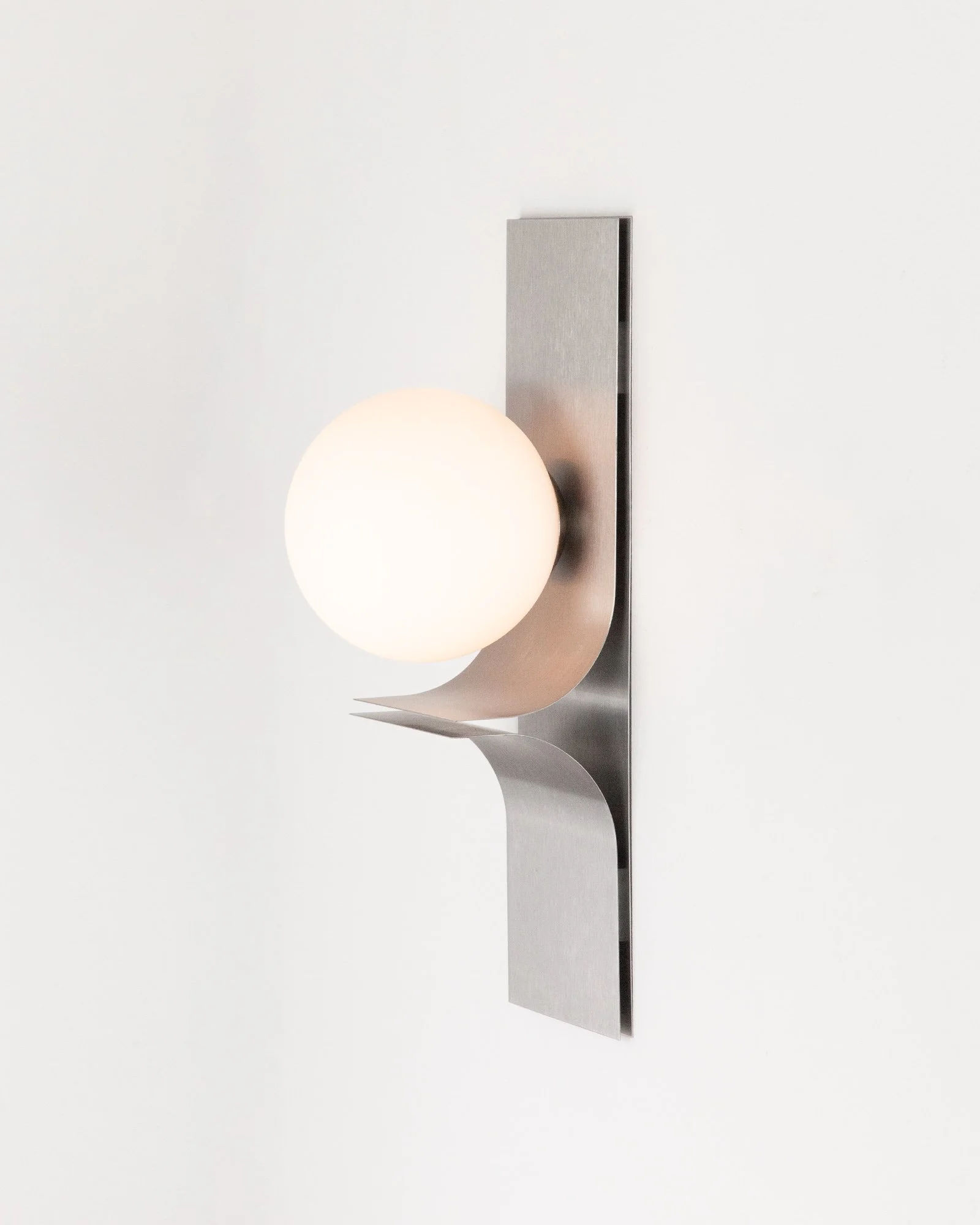 Aesthetiker Wall Light Francois Monnet Stainless Steel White Glass Vertical_0005__MG_1303.jpg