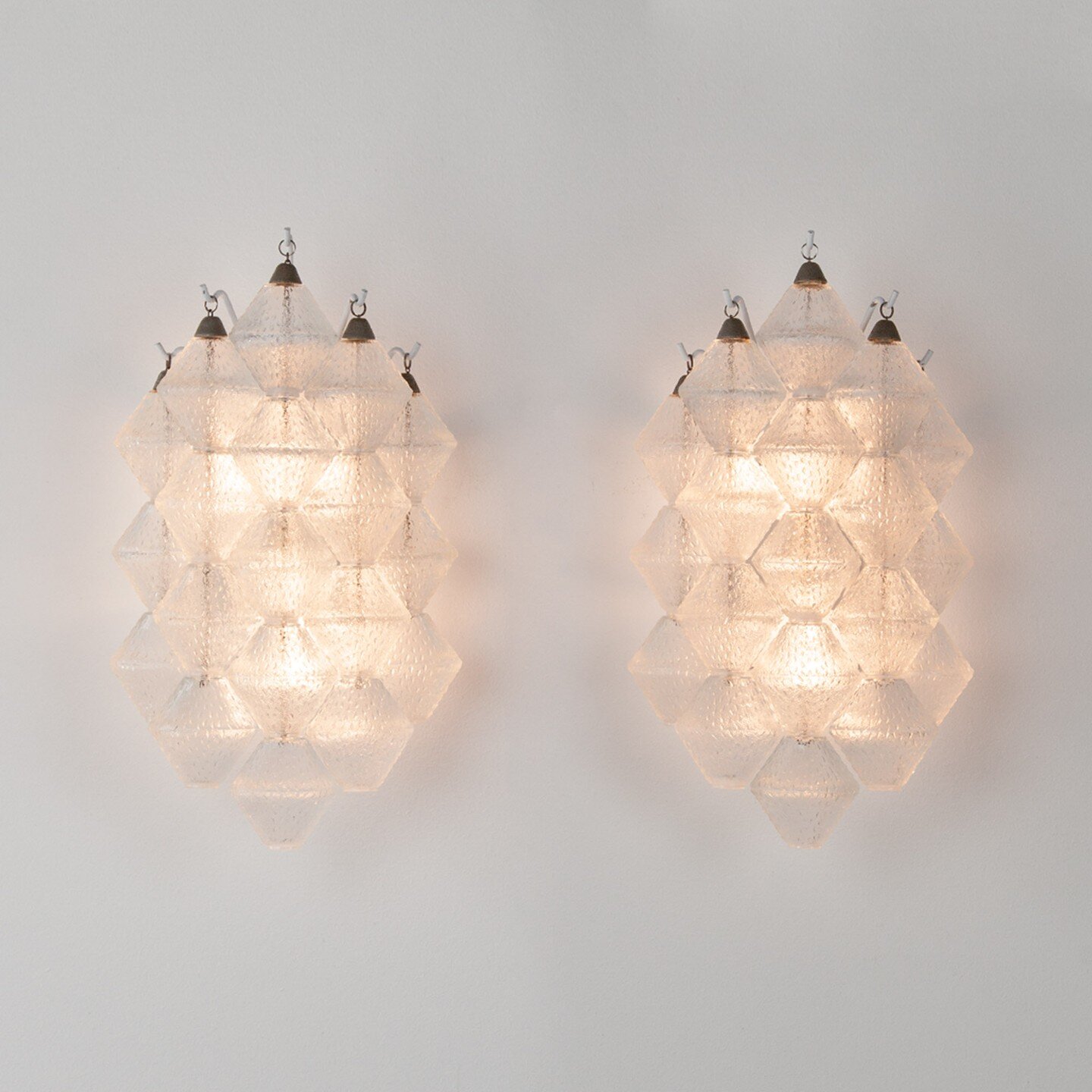 Pair of Italian Venini Murano Wall Lights, 1950s

A stunning and rare pair of Venini wall lights with five Murano glass pendants. Sourced in Italy.

Available now online at www.aesthetiker.com.au

#venini
#murano
#italiandesign
#italianvintage
#itali