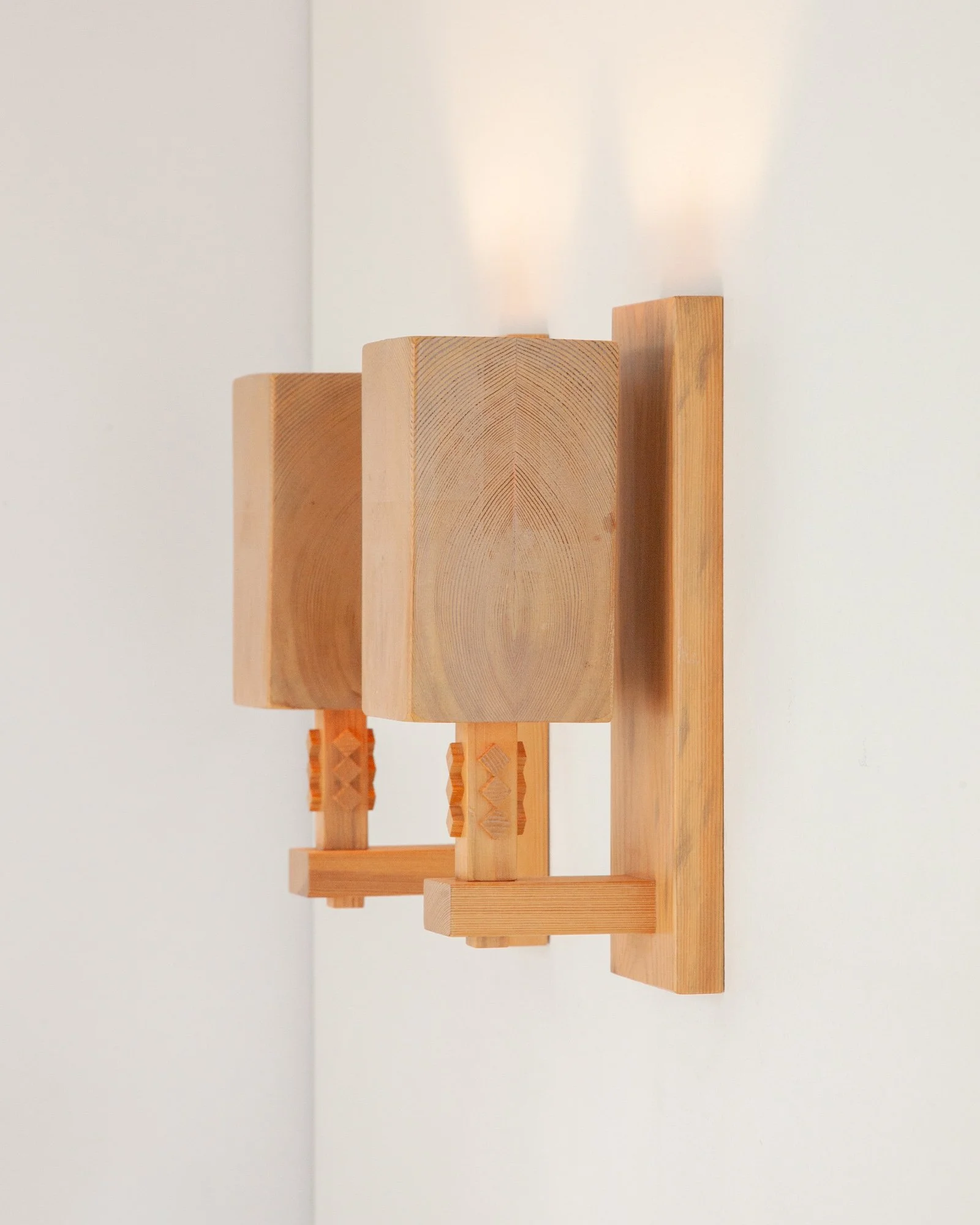 Aesthetiker Wall Light Vintage Swedish Wooden Brutalist Leif Wikner_0007__MG_1021.jpg