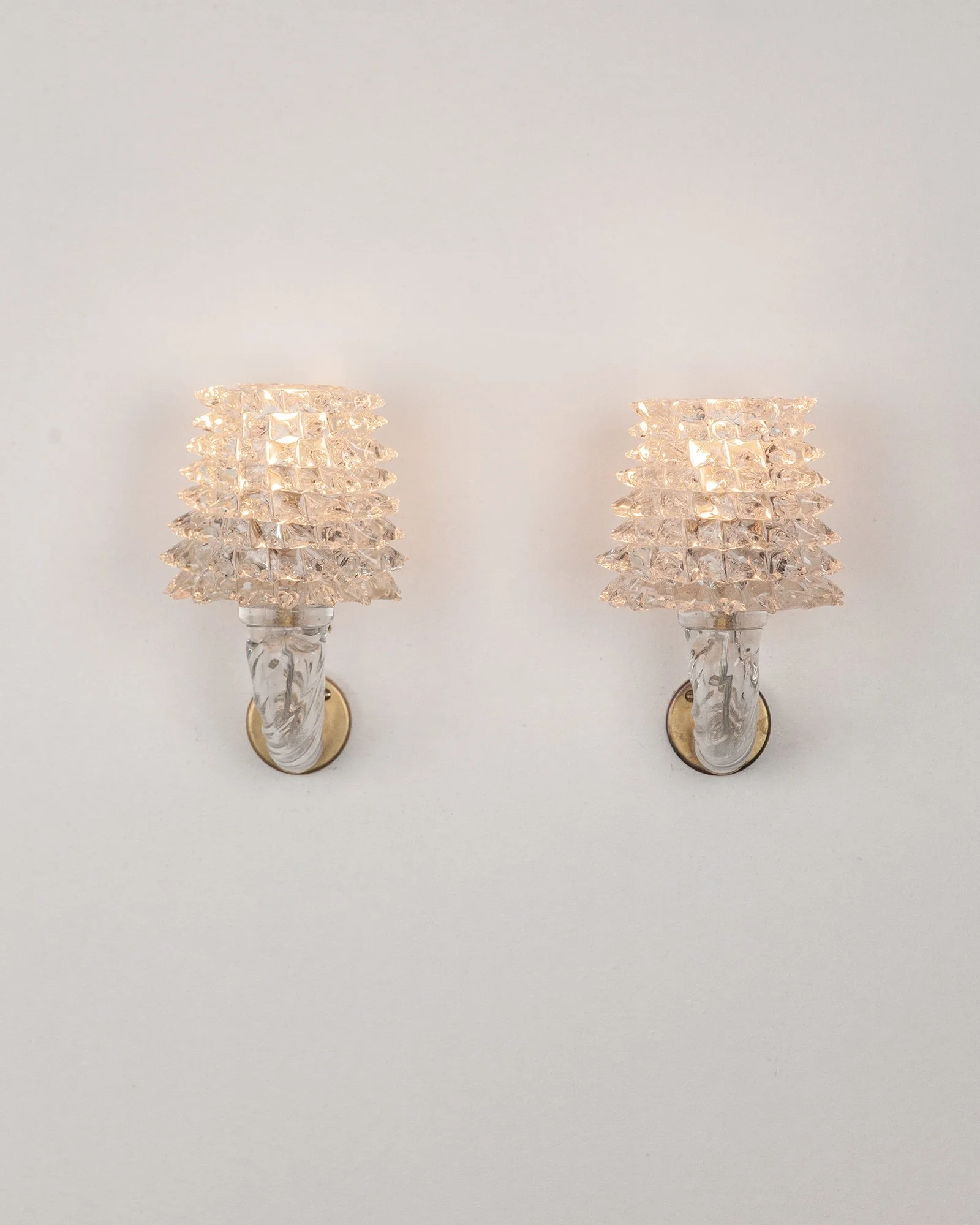 Aesthetiker Wall Lights Murano Rostrato Curved Arm Brass_0013__MG_0648.jpg