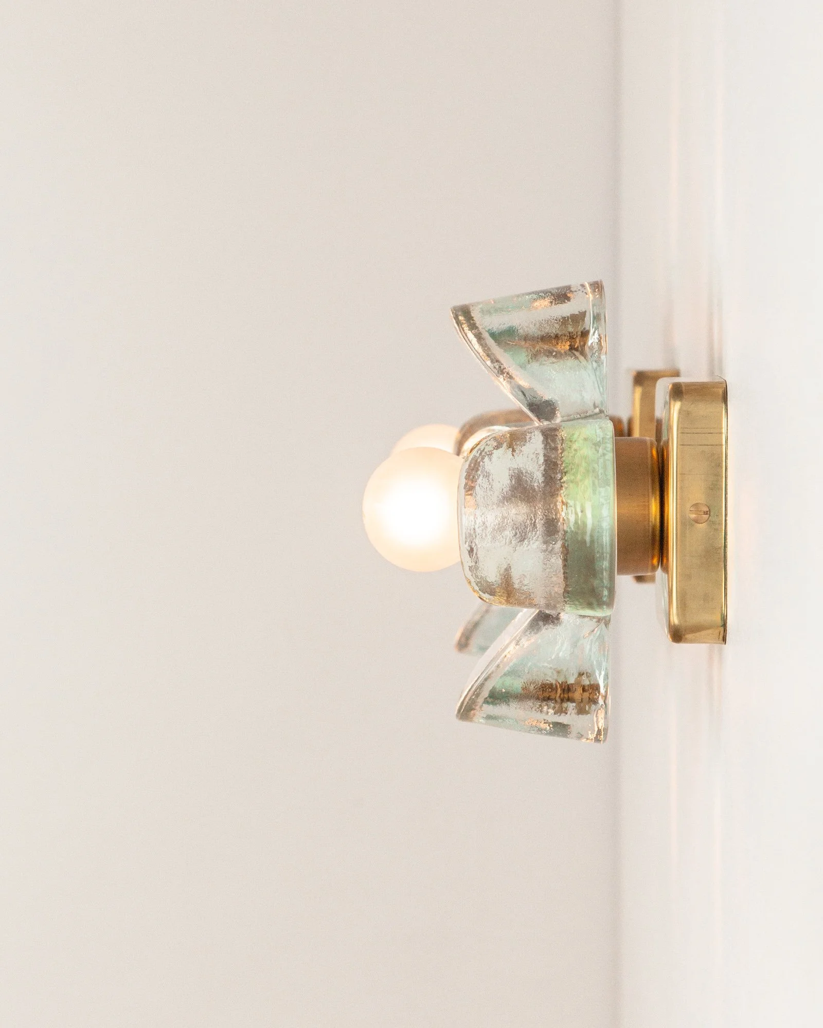 Aesthetiker Wall Light Sische Flower Glass Brass_0004__MG_2504.jpg