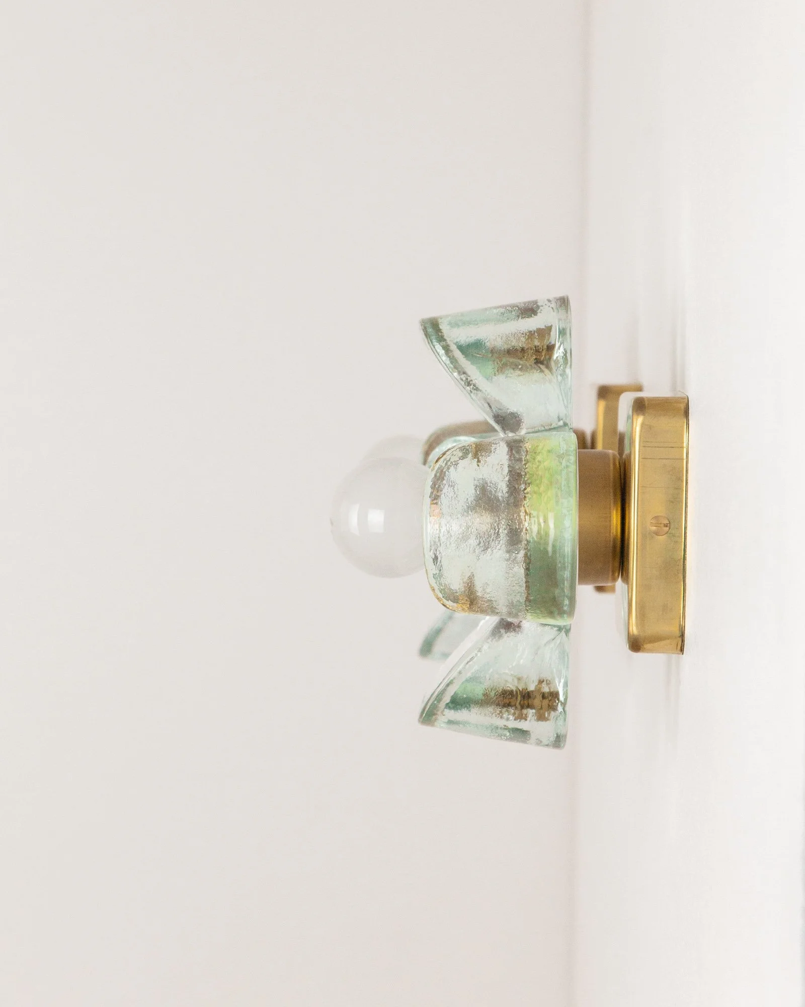 Aesthetiker Wall Light Sische Flower Glass Brass_0011__MG_25031.jpg