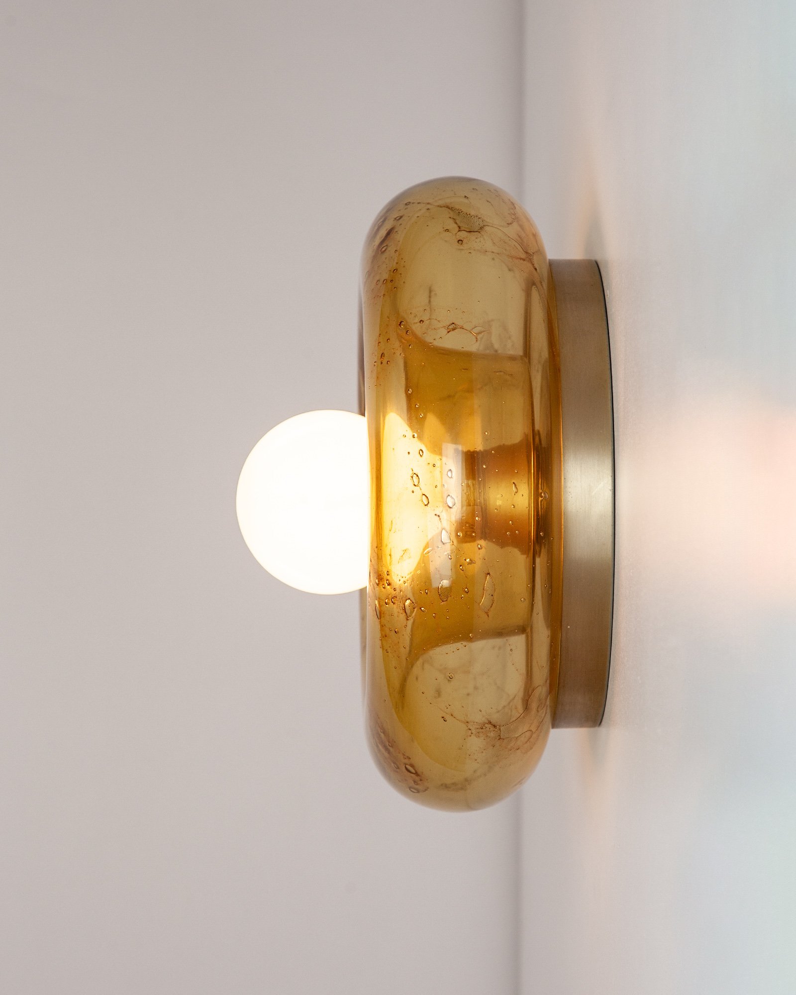 Aesthetiker Sconce Doria Amber Murano Donut_0005__MG_2693.jpg