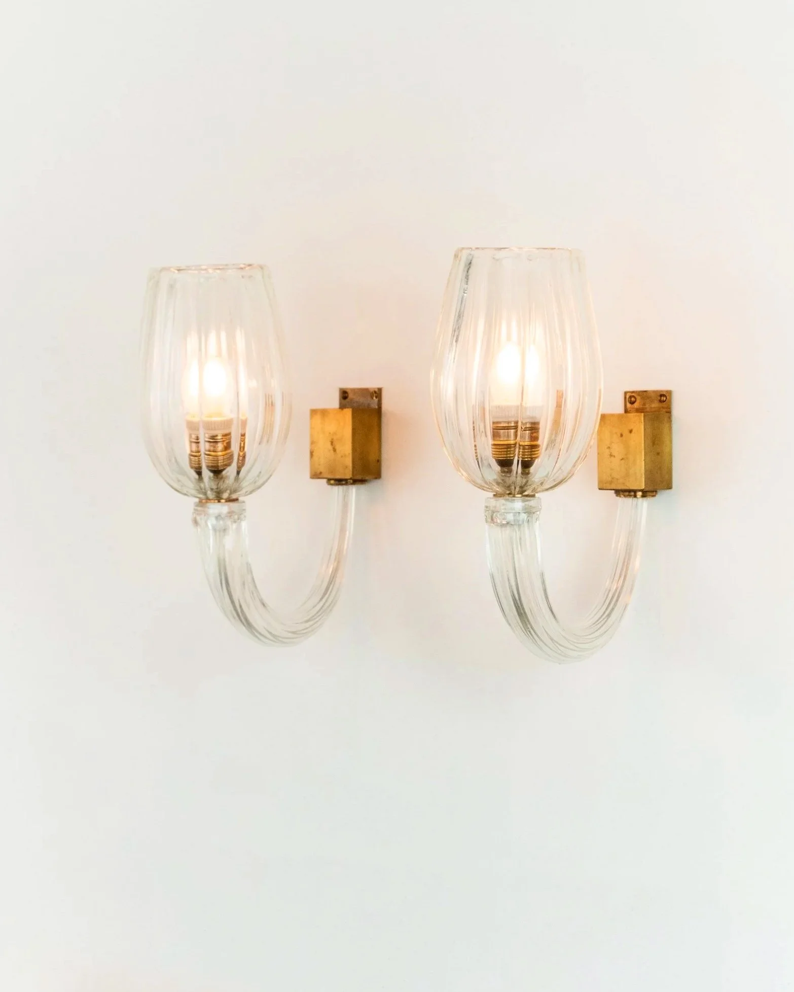 Aesthetiker+Wall+Light+Murano+Glass+Curved+Arm+Brass+Vintage_0005_IMG_0413.jpg