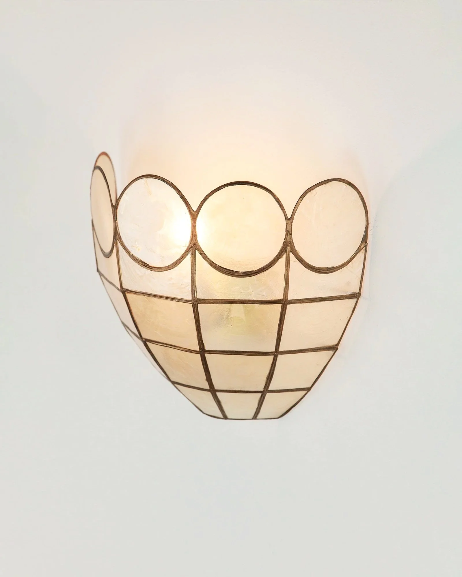 Aesthetiker+Wall+Light+Capiz+Shell+Brass+Mother+of+Pearl+Circular_0002__MG_0766.jpg
