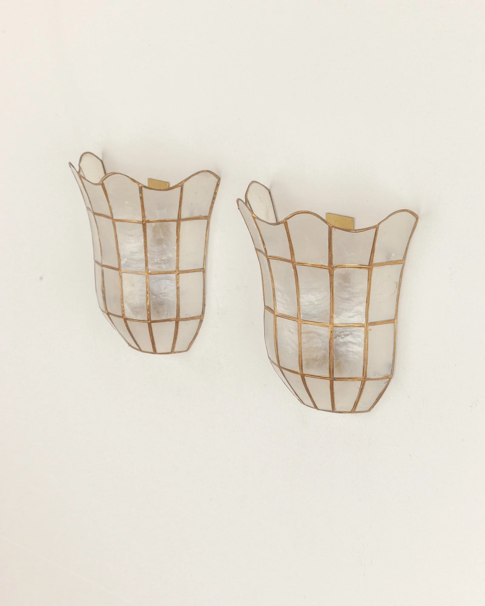 Aesthetiker Wall Lights Capiz Wavy Pair French Vintage Sconces_0006__MG_1134.jpg