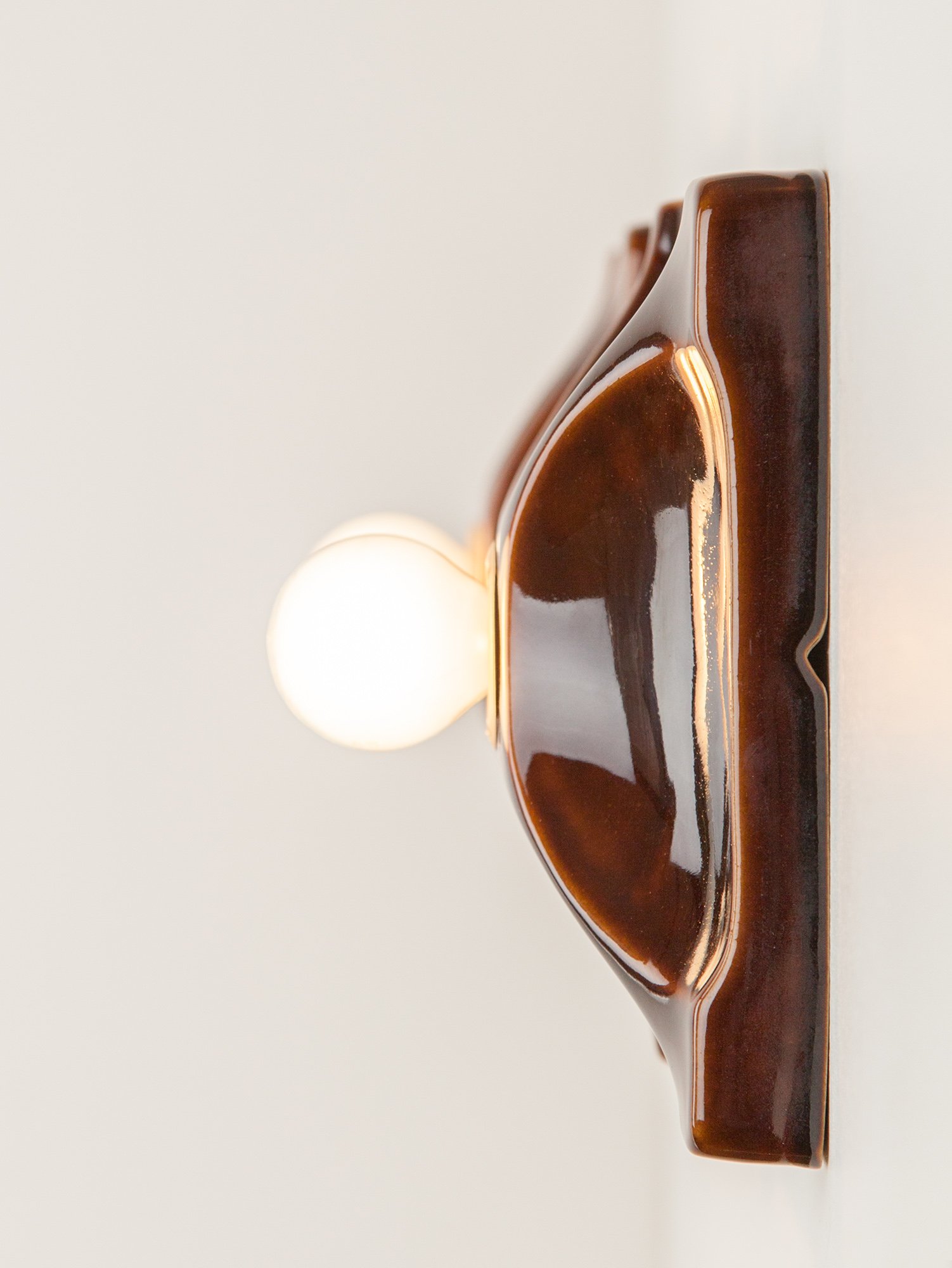 Aesthetiker Wall Light Hustadt Brown Ceramic Square_0004__MG_9278.jpg
