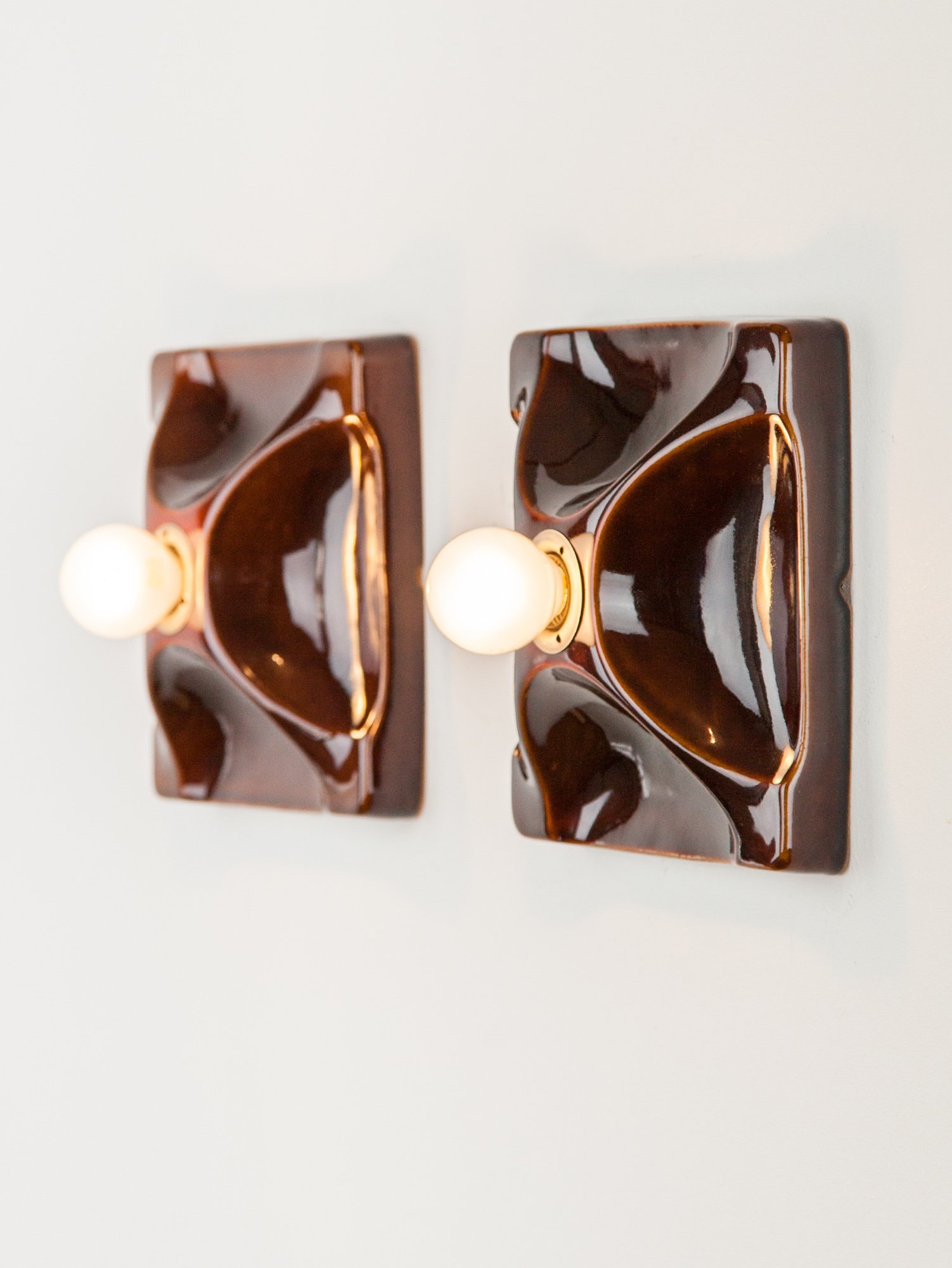 Aesthetiker Wall Light Hustadt Brown Ceramic Square_0005__MG_9275.jpg