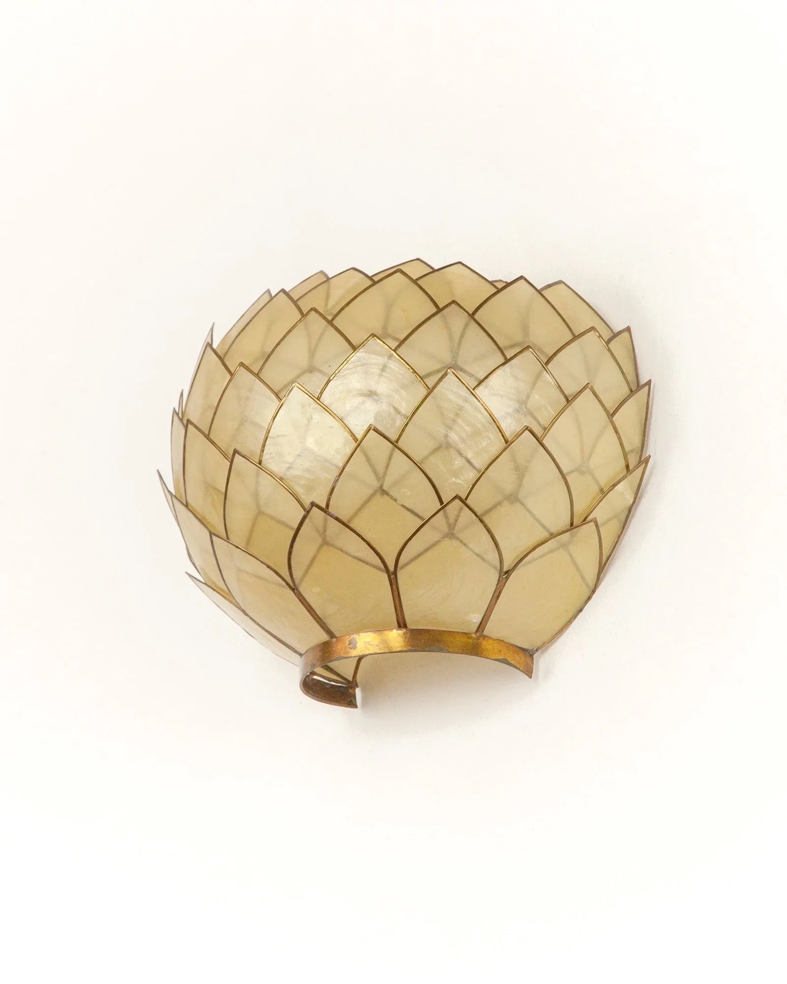Aesthetiker+Wall+Light+Sconce+Capiz+Nacre+Flower+Petals+Brass_0009__MG_1405+-+B.jpg