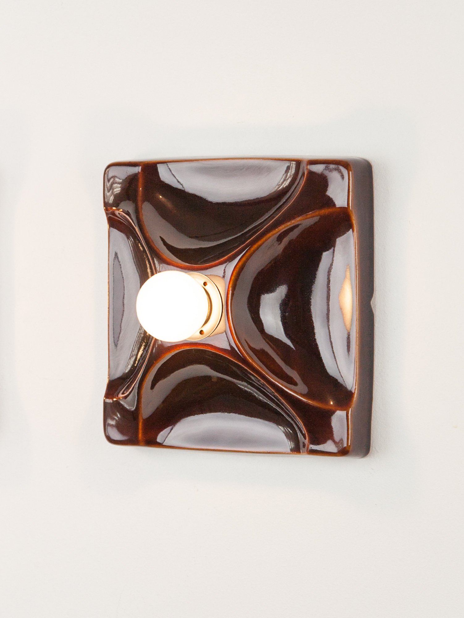 Aesthetiker Wall Light Hustadt Brown Ceramic Square_0008__MG_9269.jpg