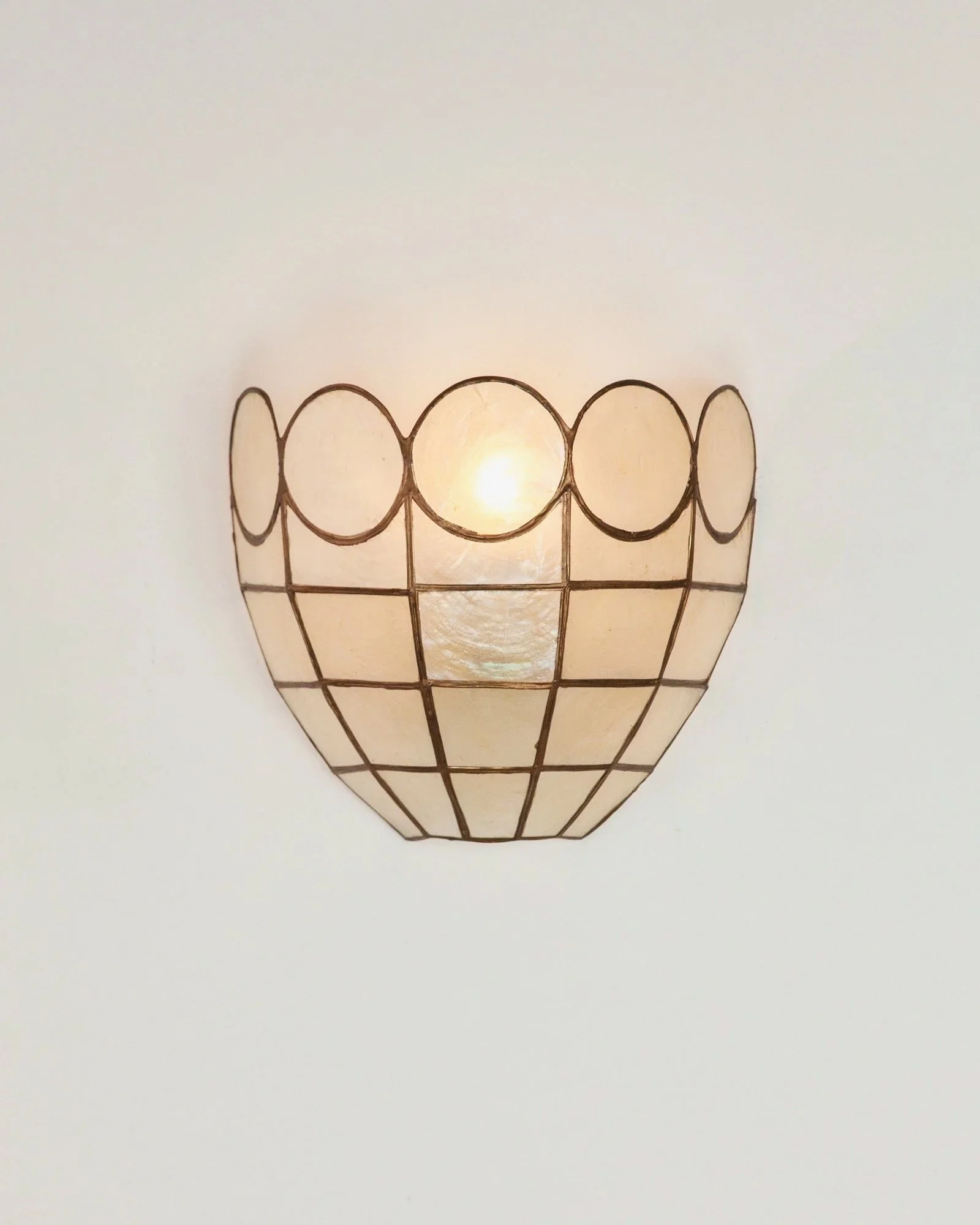 Aesthetiker+Wall+Light+Capiz+Shell+Brass+Mother+of+Pearl+Circular_0009__MG_0734.jpg