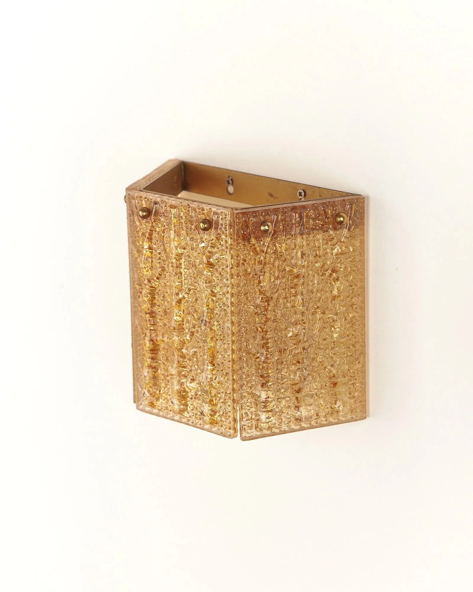 Aesthetiker+Wall+Light+Orrefors+Amber+Glass+Brass+Angular+1970s_0006__MG_9956.jpg