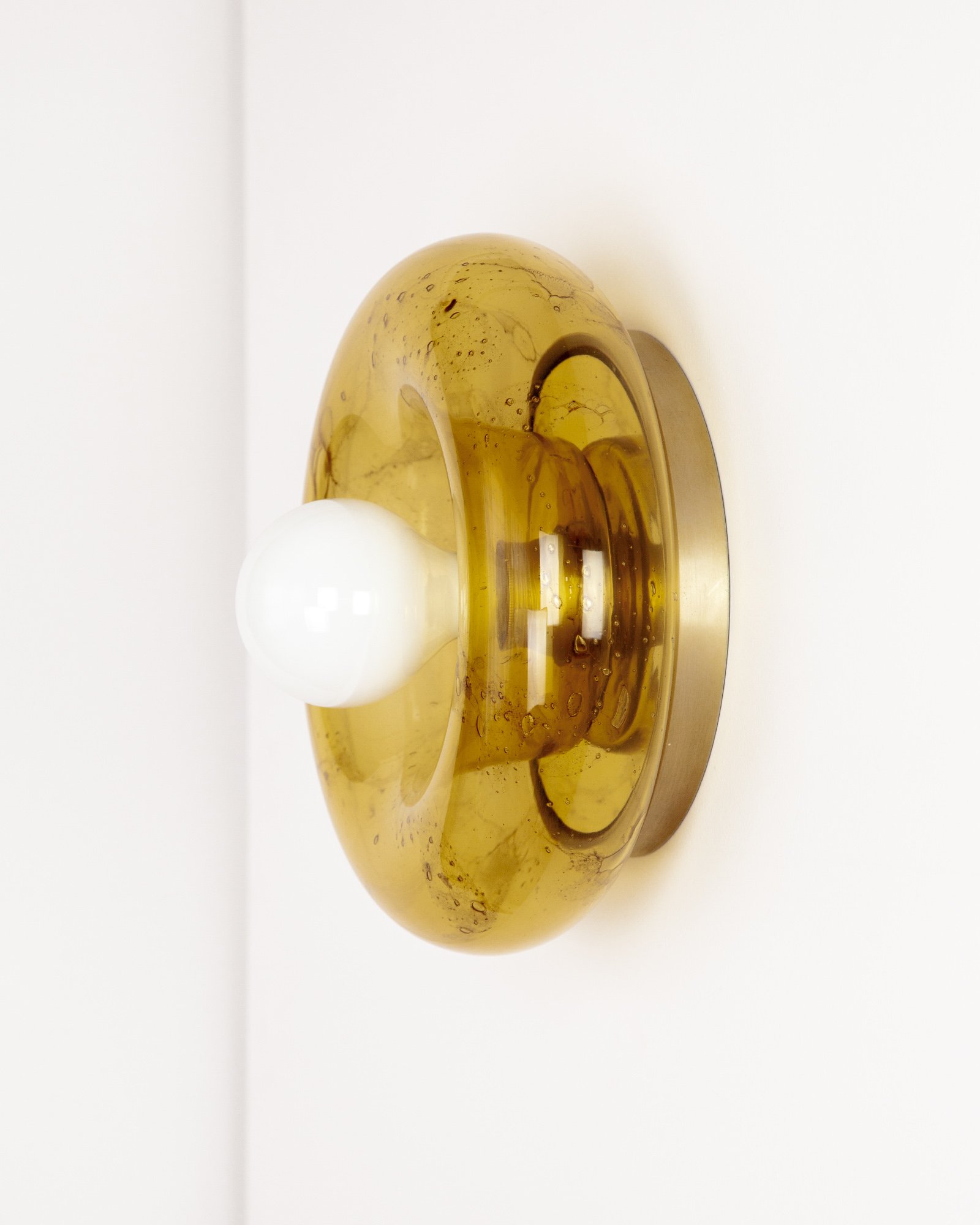 Aesthetiker Sconce Doria Amber Murano Donut_0015__MG_2687.jpg