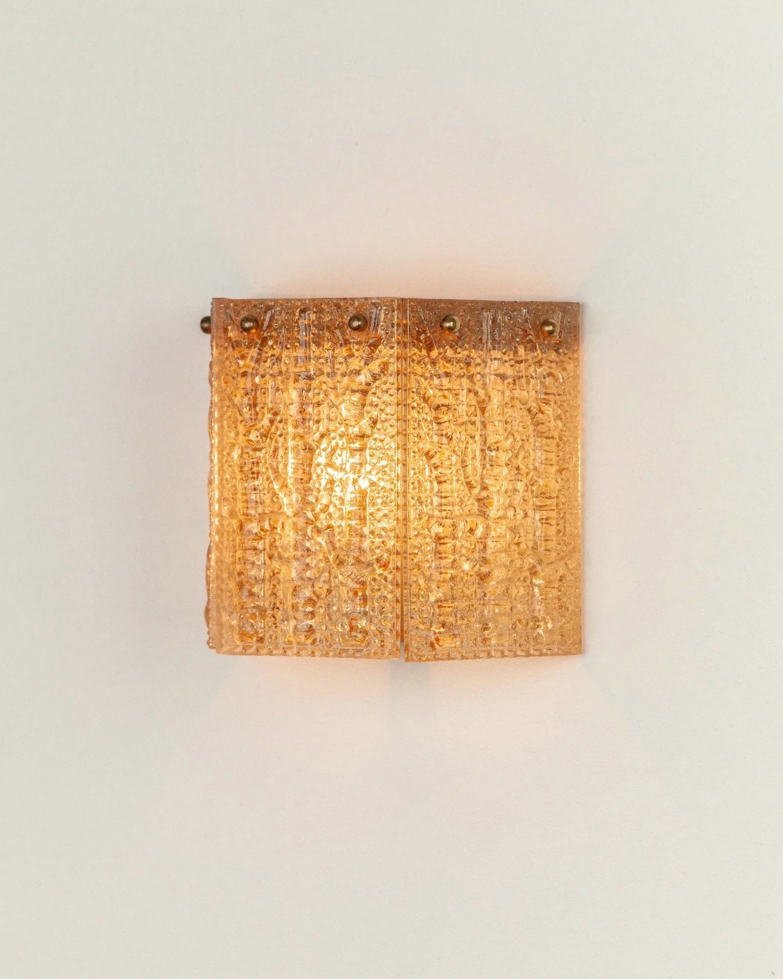 Aesthetiker+Wall+Light+Orrefors+Amber+Glass+Brass+Angular+1970s_0004__MG_9947.jpg