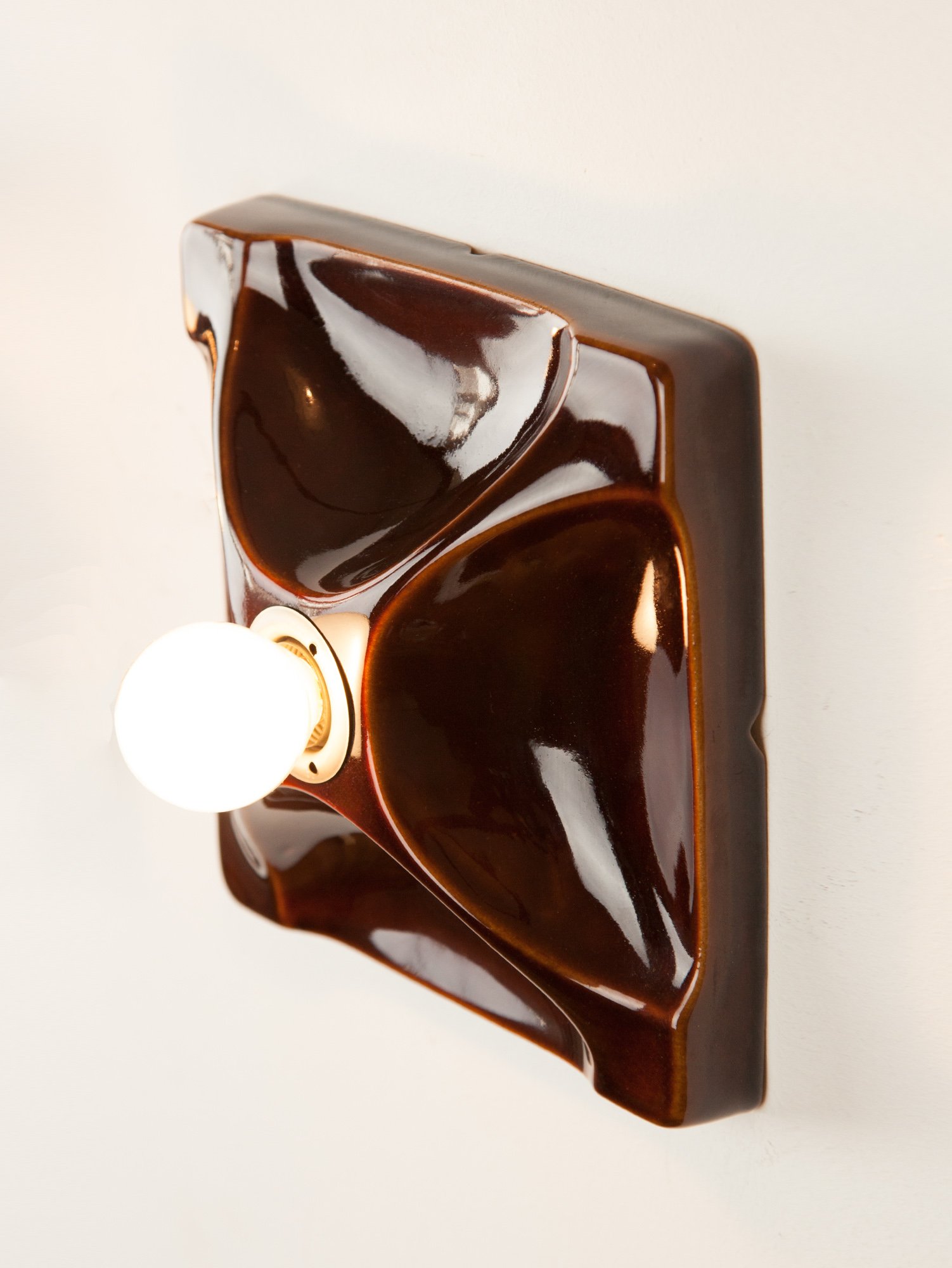 Aesthetiker Wall Light Hustadt Brown Ceramic Square_0001__MG_9294.jpg