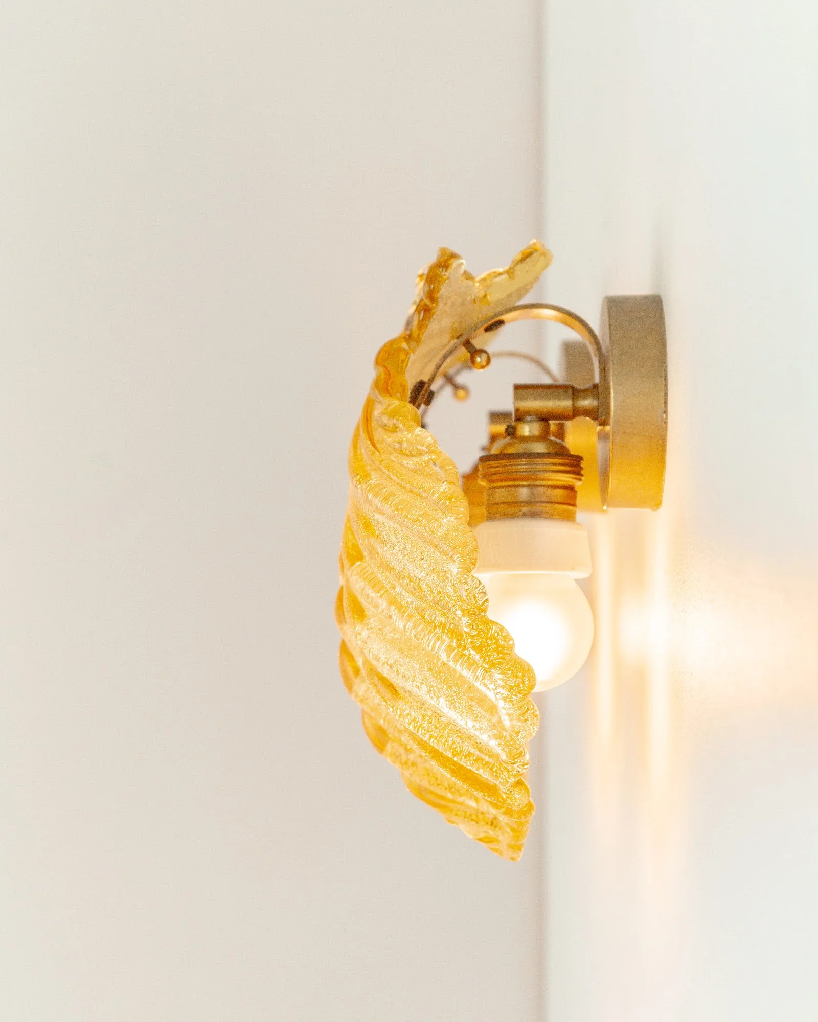 Aesthetiker Wall Light Murano Shell Gold Glass Graniglia Brass_0002__MG_2700.jpg