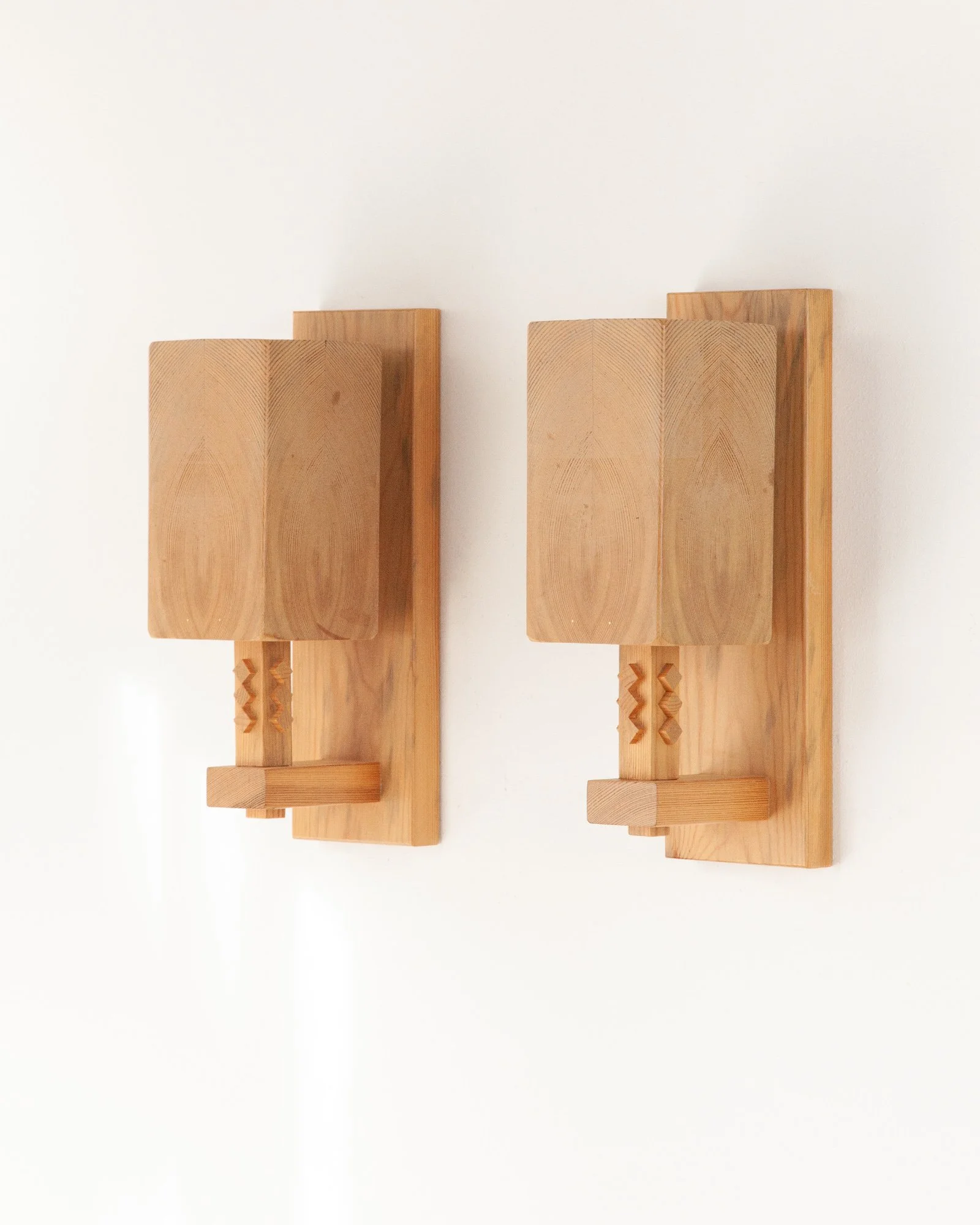 Aesthetiker Wall Light Vintage Swedish Wooden Brutalist Leif Wikner_0003__MG_1009.jpg