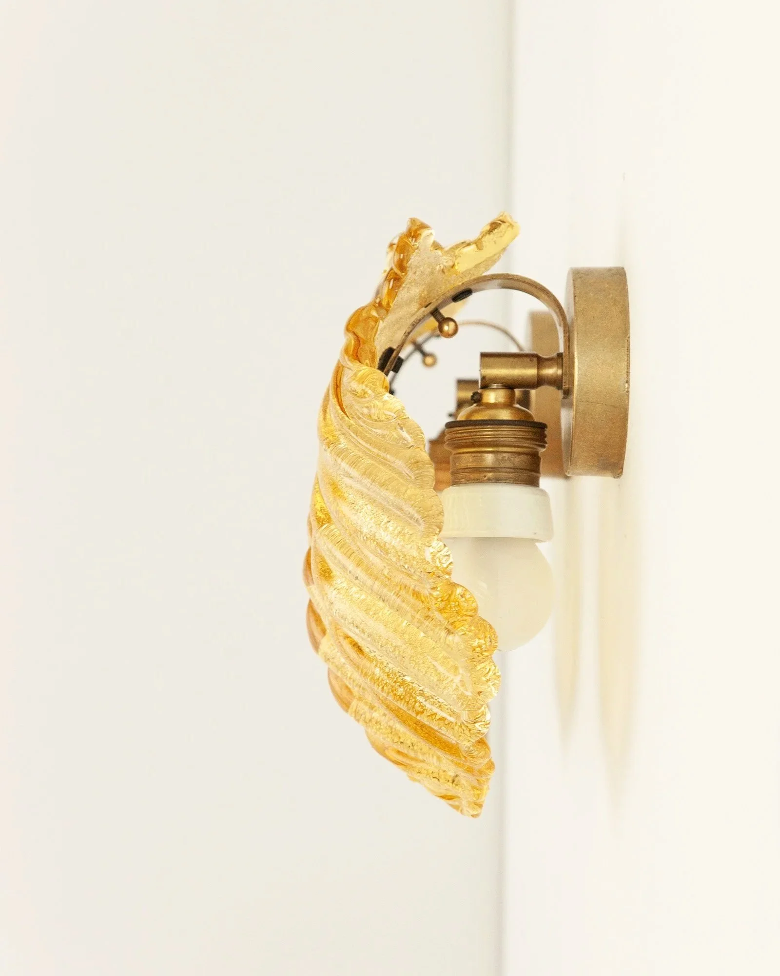 Aesthetiker+Wall+Light+Murano+Shell+Gold+Glass+Graniglia+Brass_0008__MG_2698.jpg