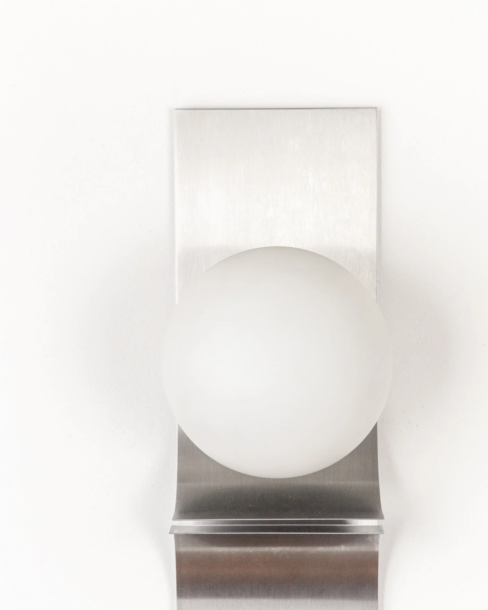 Aesthetiker Wall Light Francois Monnet Stainless Steel White Glass Vertical_0002__MG_1329.jpg