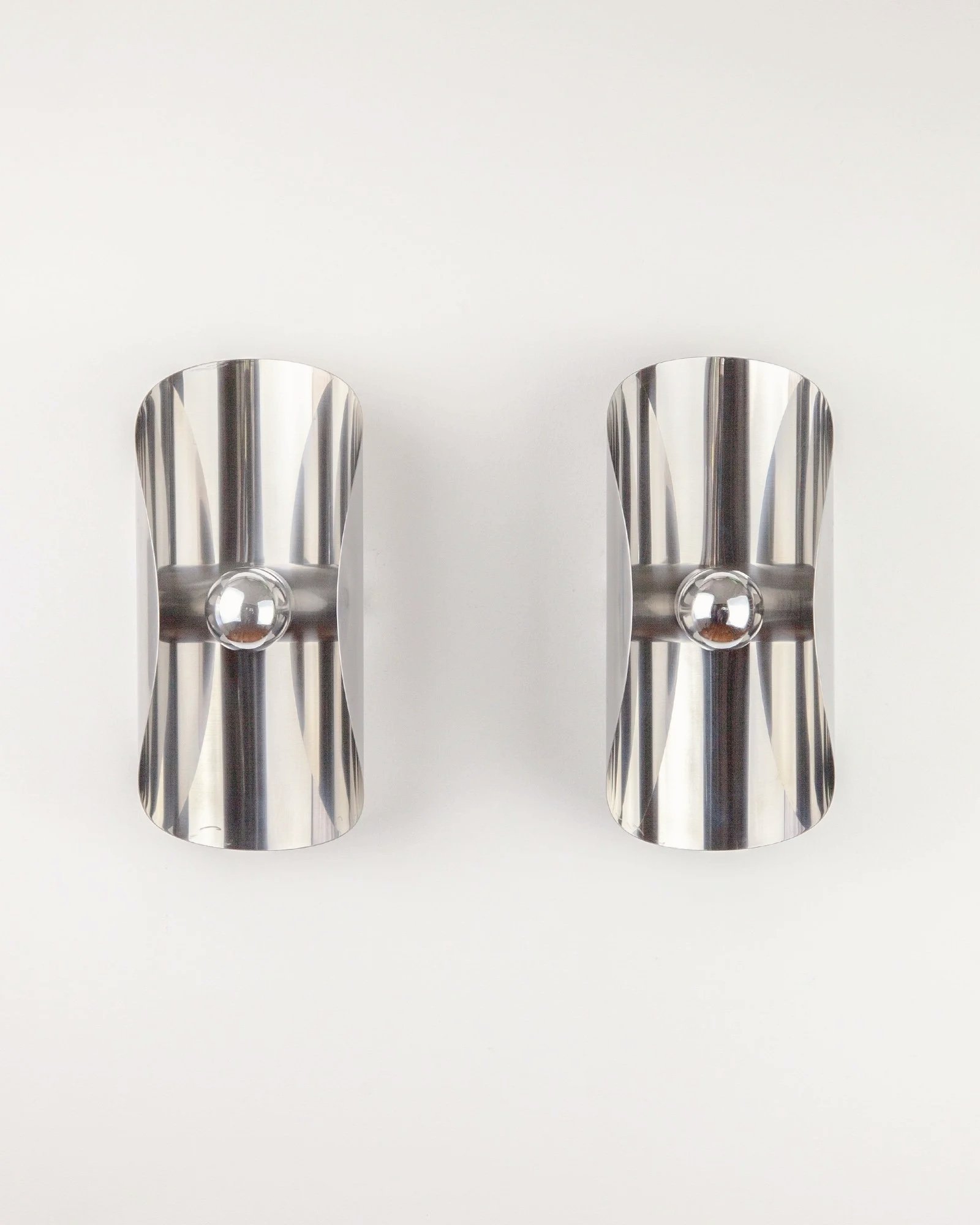 Aesthetiker+WL+Chrome+Curved+Circular+Sconces_0006__MG_3355.jpg