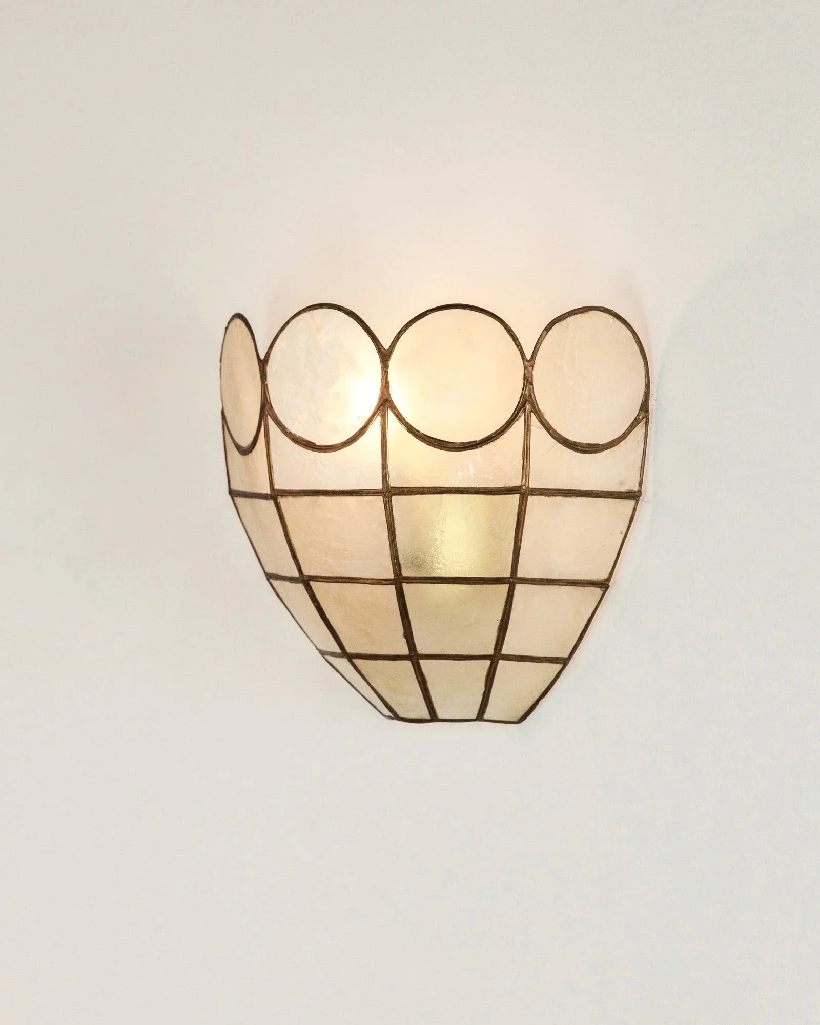 Aesthetiker+Wall+Light+Capiz+Shell+Brass+Mother+of+Pearl+Circular_0007__MG_0739.jpg