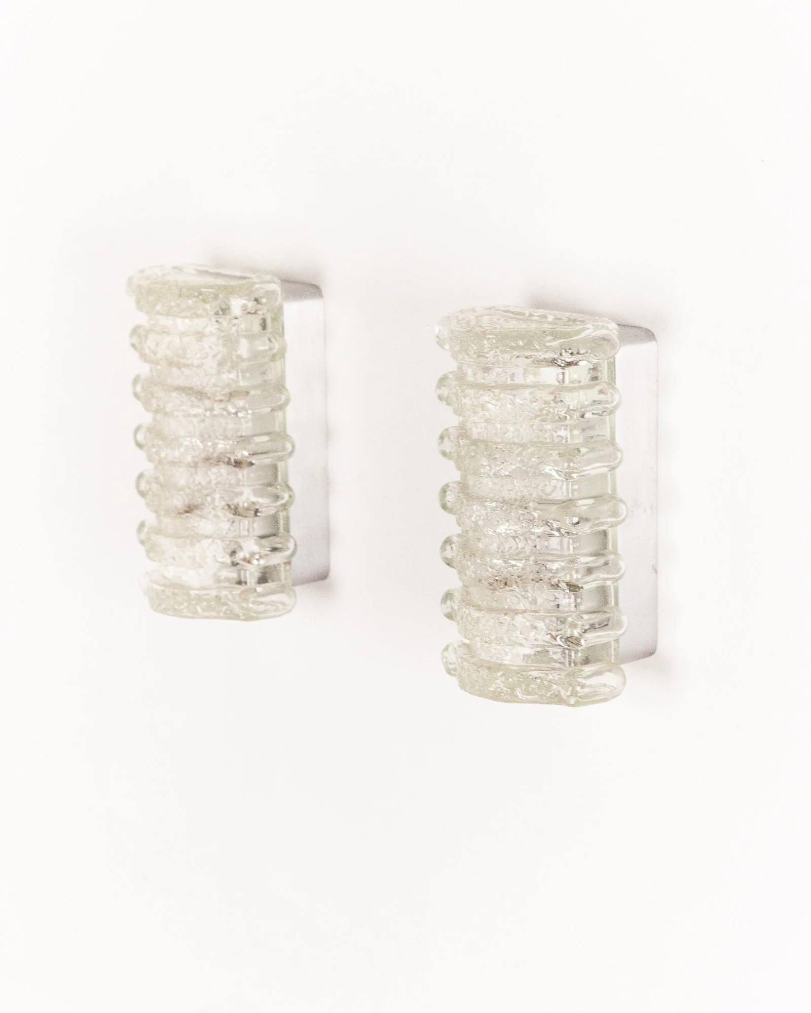 Aesthetiker Wall Light Limburg Ribbed Murano Glass Aluminium Surround_0007__MG_2157.jpg