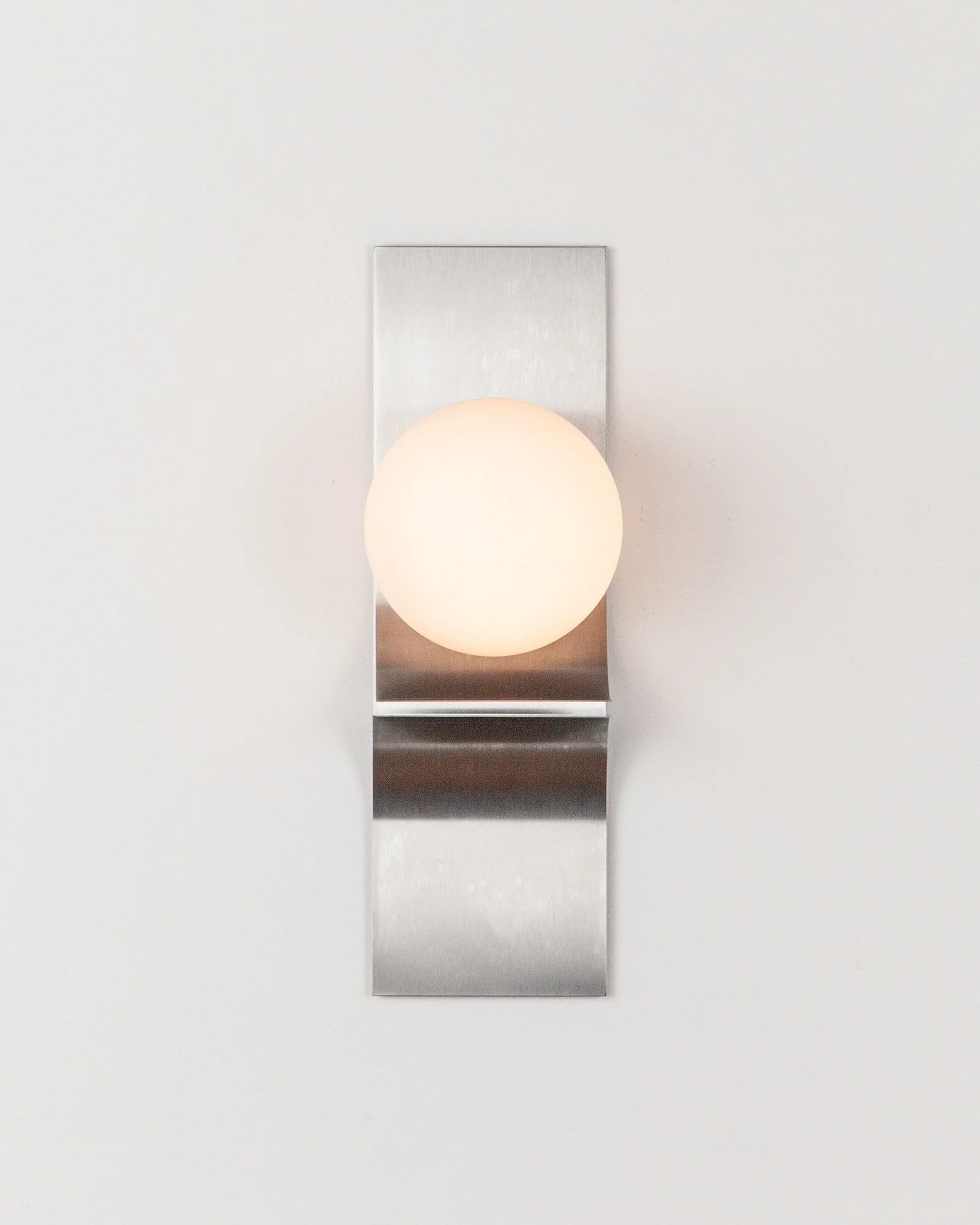 Aesthetiker Wall Light Francois Monnet Stainless Steel White Glass Vertical_0008__MG_1272-.jpg